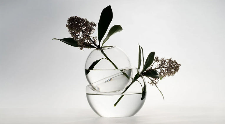 Haus Design: The Magic of Urns  Large floor vase, Floor vase decor, Vases  decor