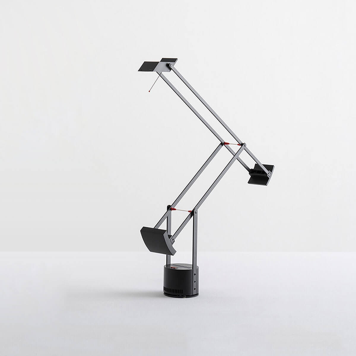 Mobile / BlackMenu / Tizio Desk Lamp, designed by Richard Sapper
