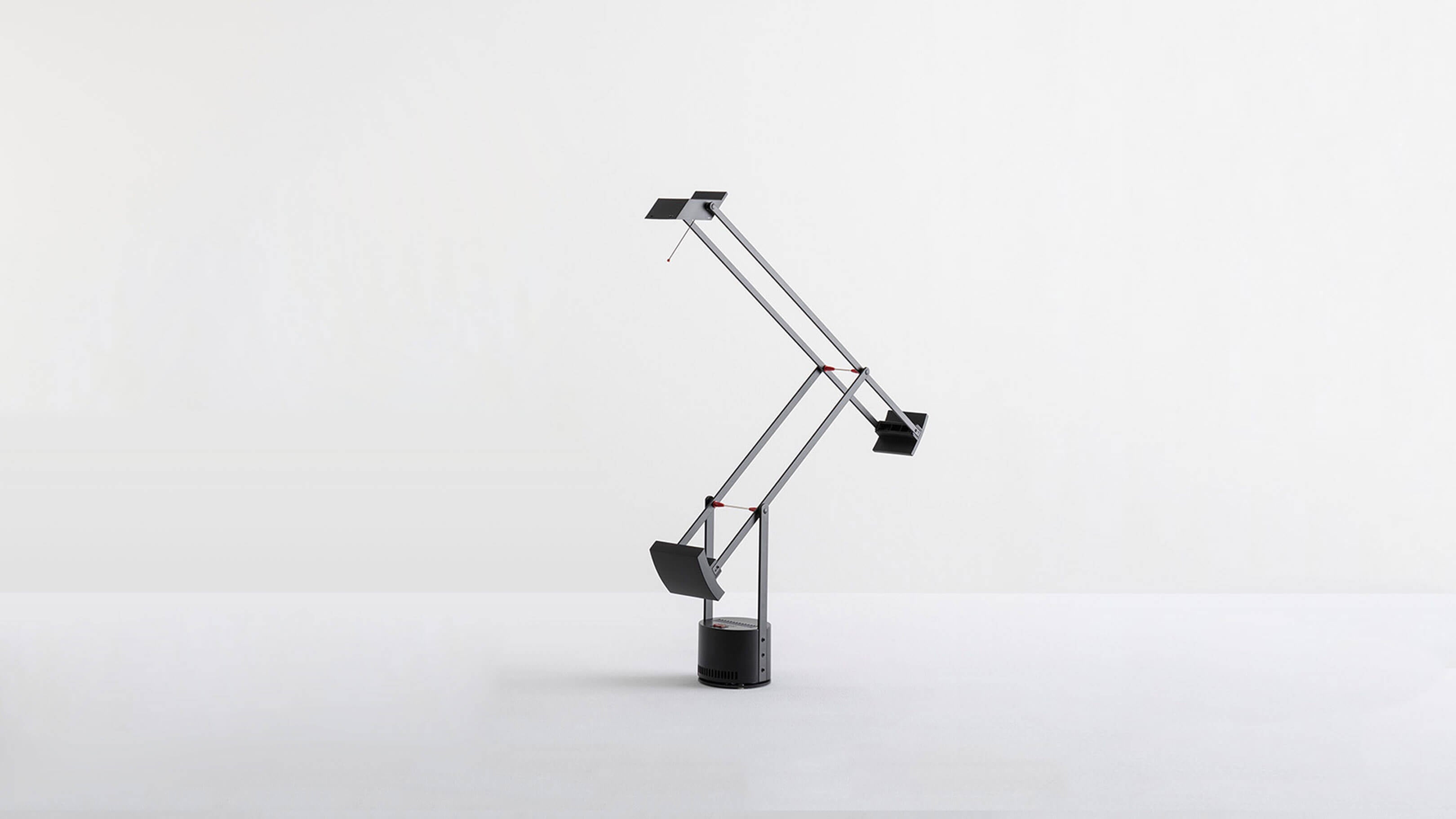 Desktop / BlackMenu / Tizio Desk Lamp, designed by Richard Sapper