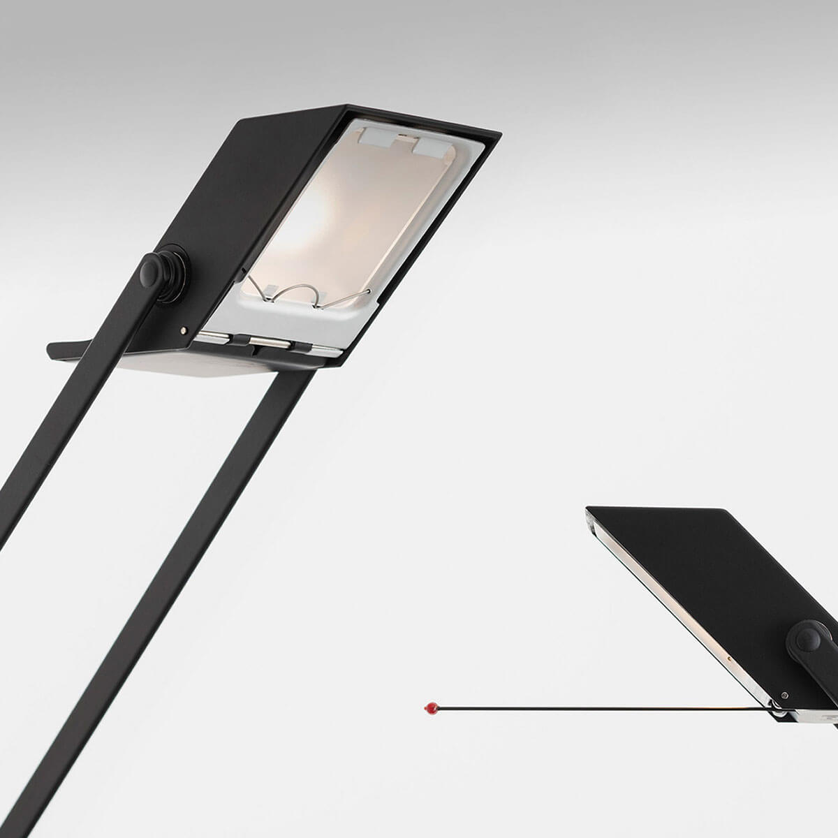 Mobile / BlackMenu / Tizio Desk Lamp, designed by Richard Sapper