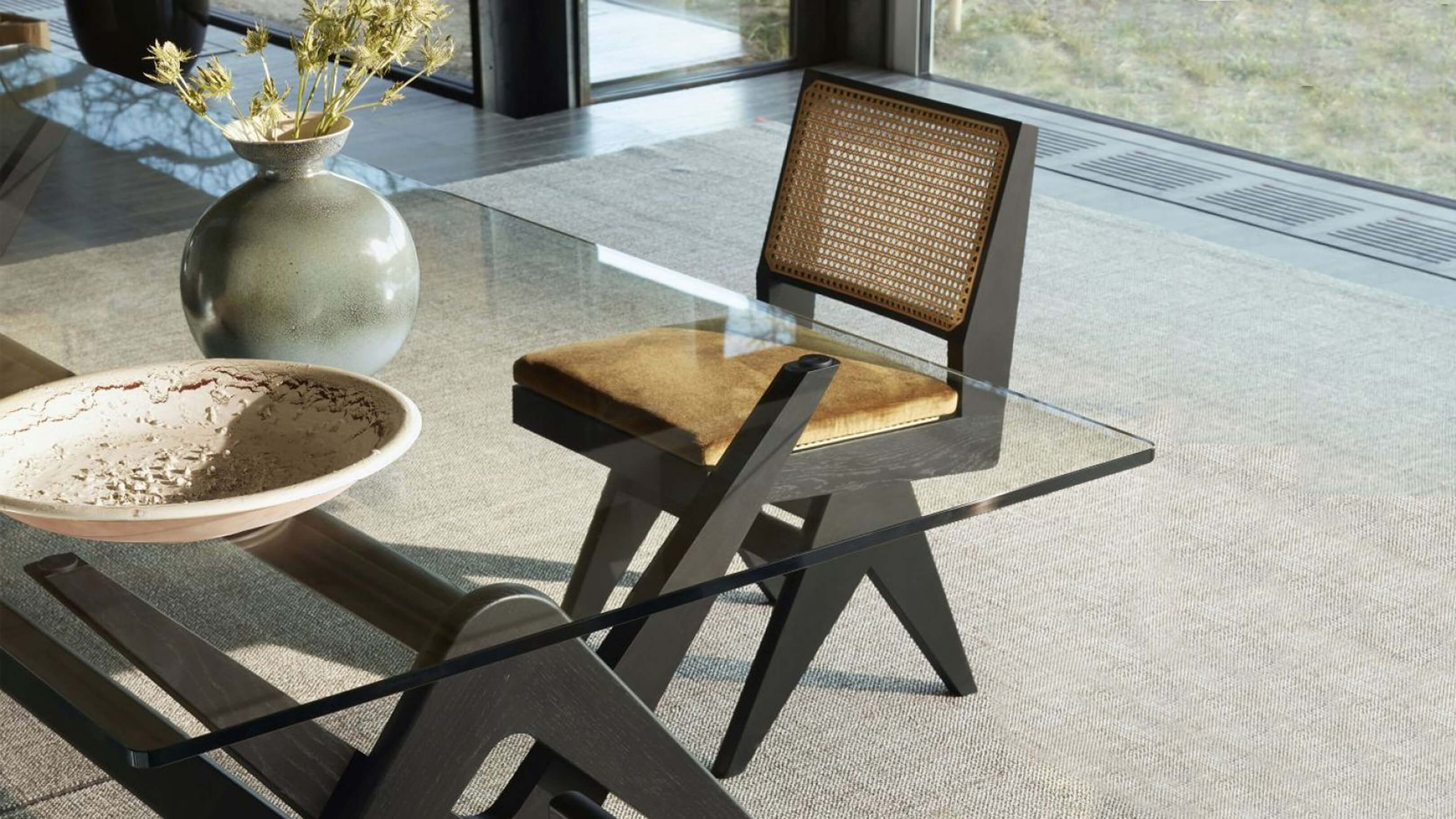 Desktop / BlackMenu / Capitol Complex Chair, designed by Pierre Jeanneret made by Cassina