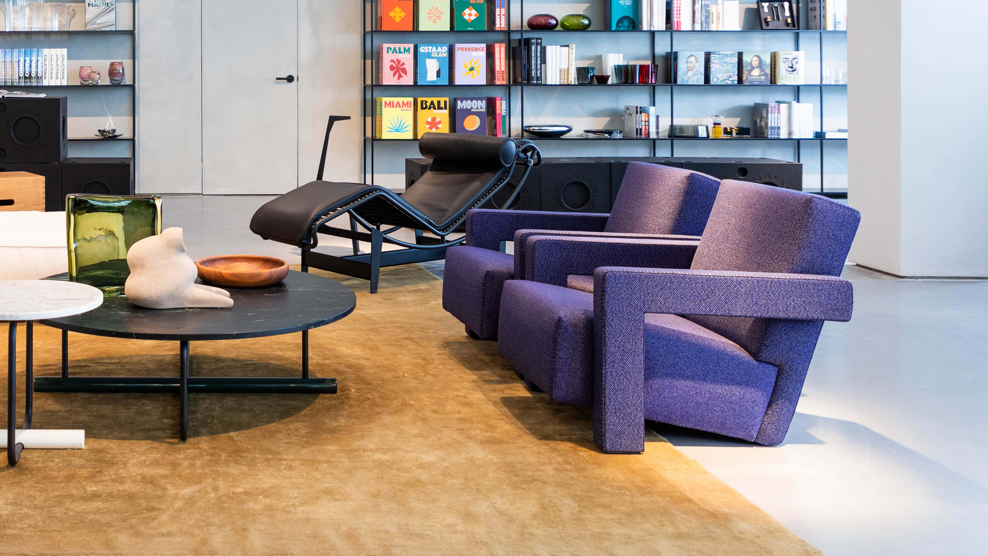 Purple Magic / Desktop / BlackMenu / Utrecht XL Armchair, designed by Gerrit Rietveld made by Cassina