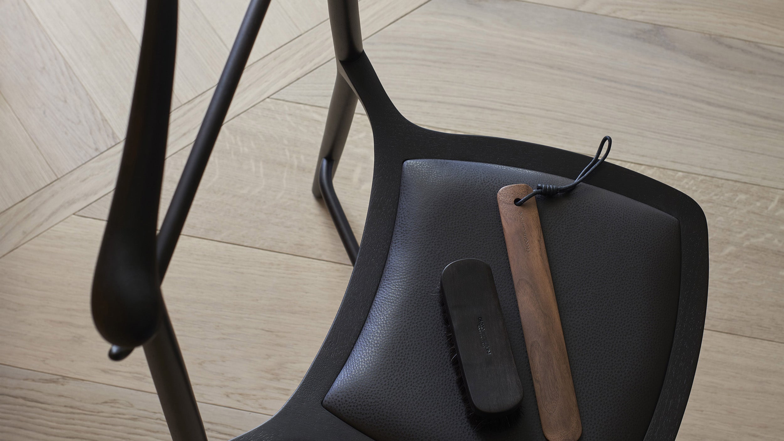 Desktop / Chambre Close, designed by Roberto Lazzeroni for Ceccotti Collezioni