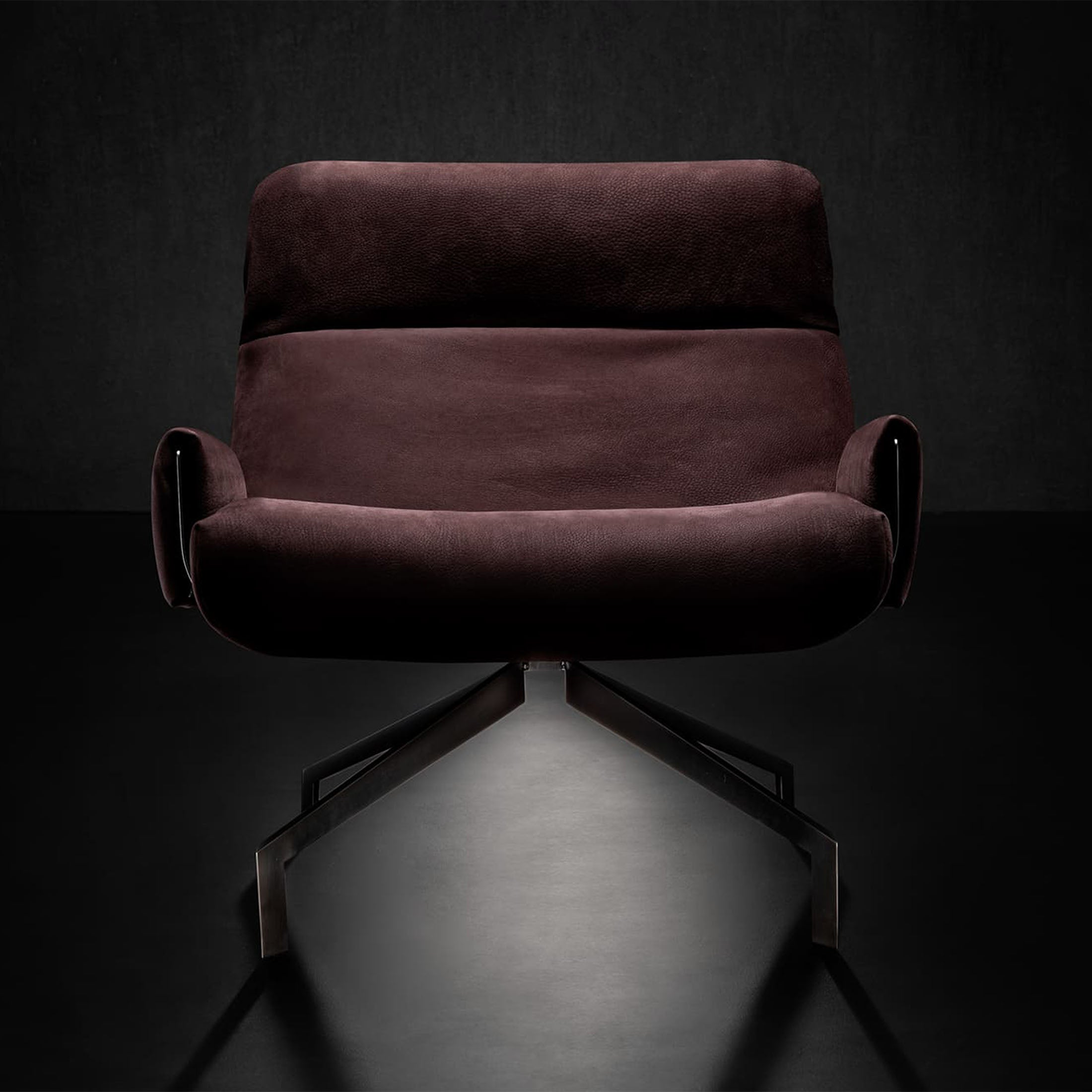 Henge Armchair Club 57 Swivel Armchair