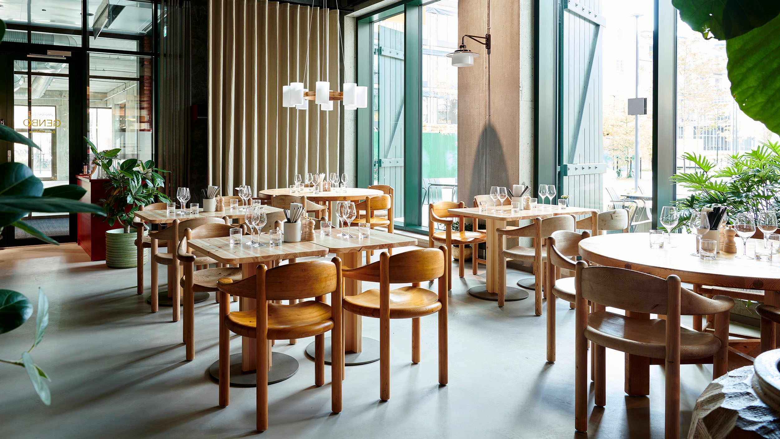 Desktop / Daumiller Armchair, designed by Rainer Daumiller and made by Gubi
