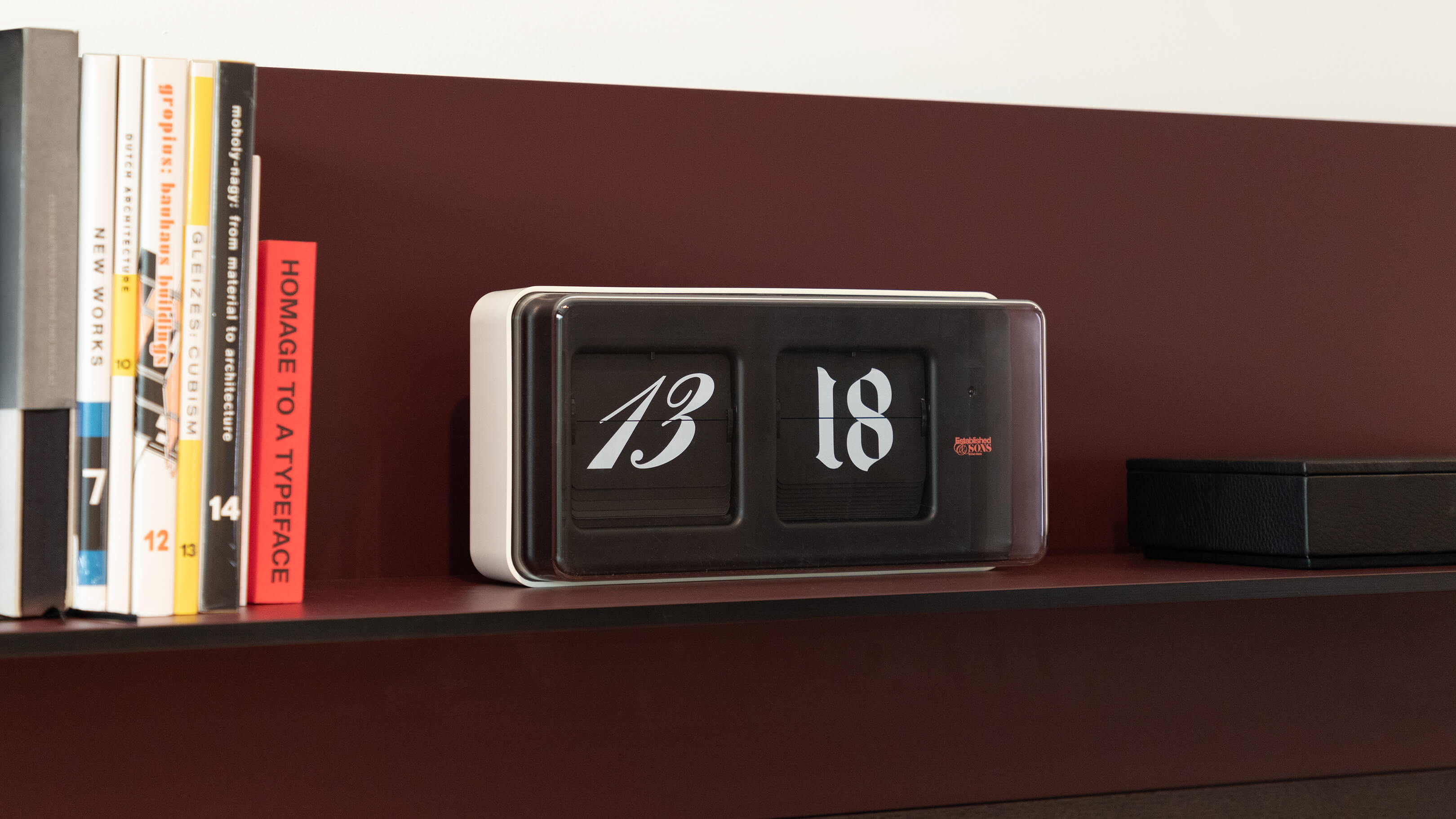 Small / Desktop / BlackMenu / Font Clock