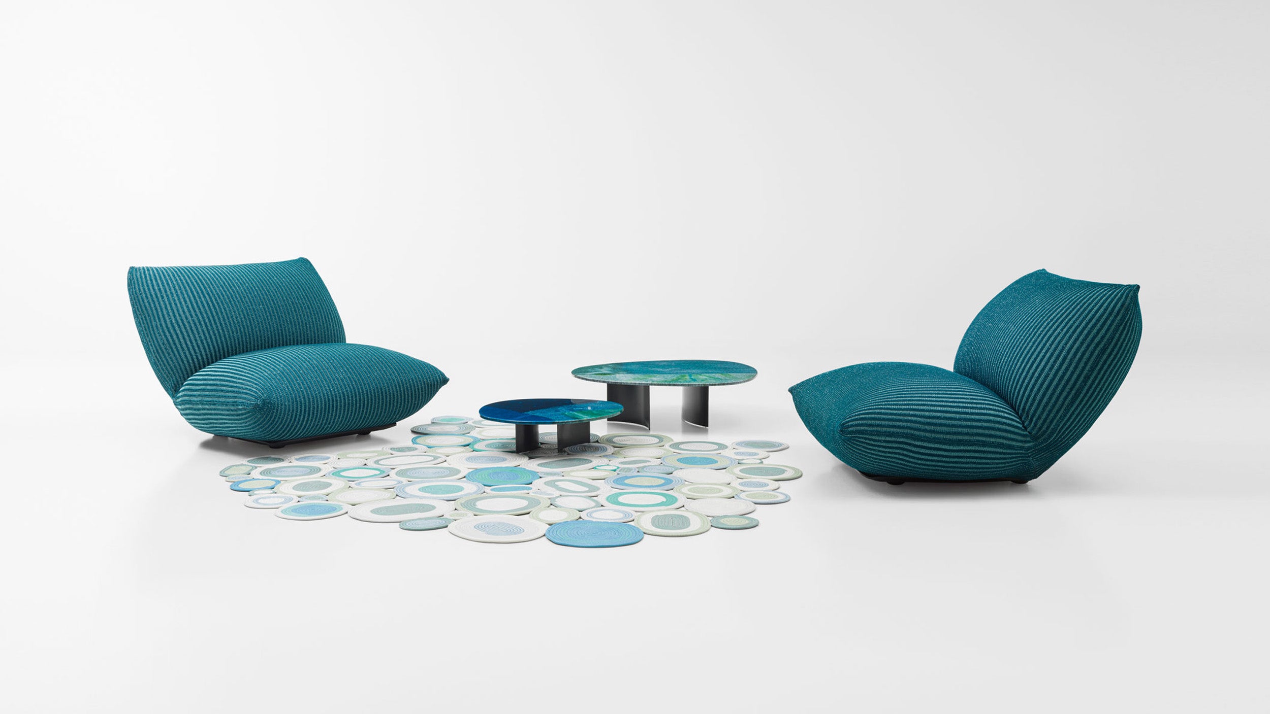 Desktop / Ellissi Rug, designed by CRS for Paola Lenti
