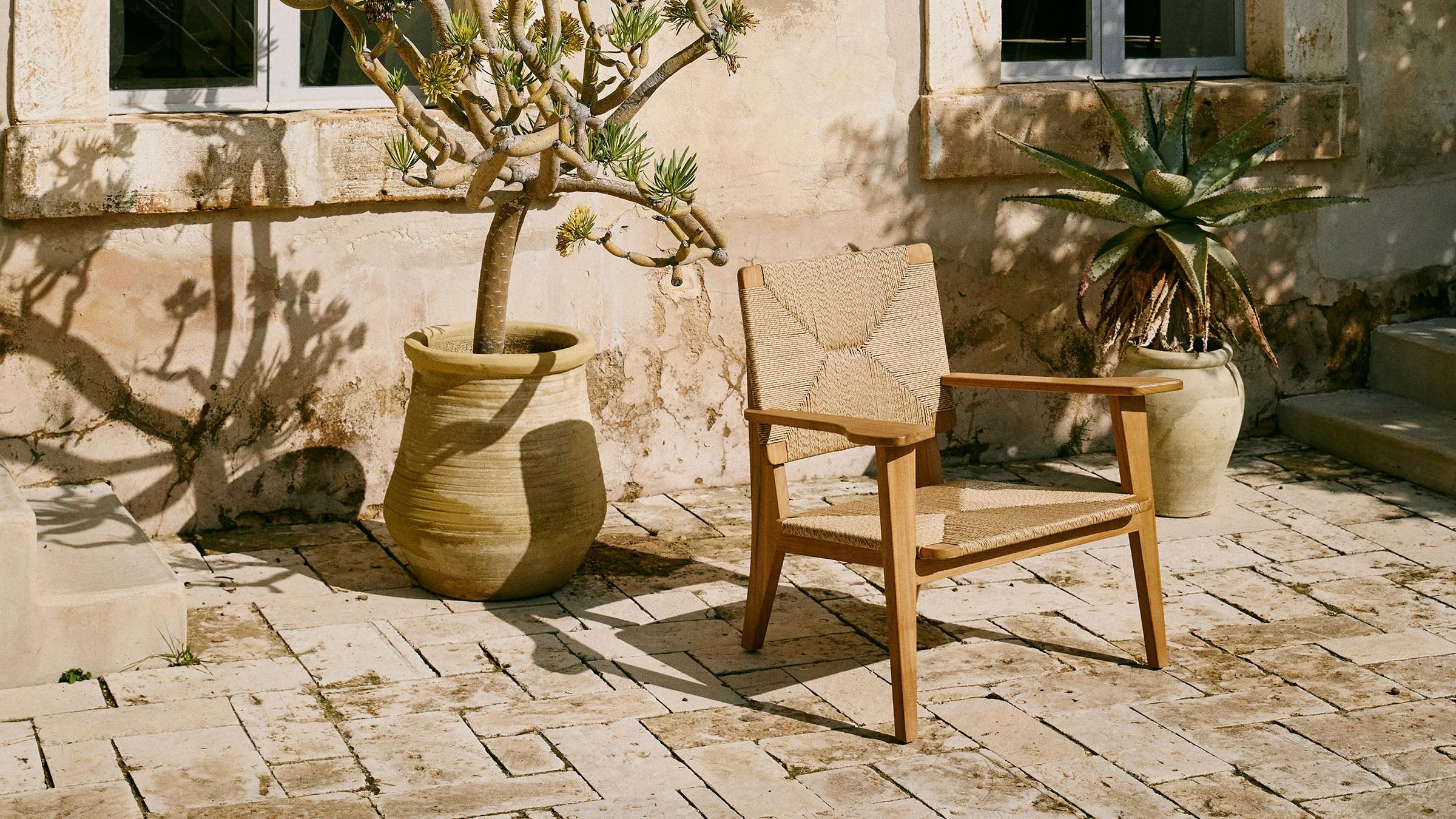 GUBI Lounge Chair F-Chair Lounge Chair