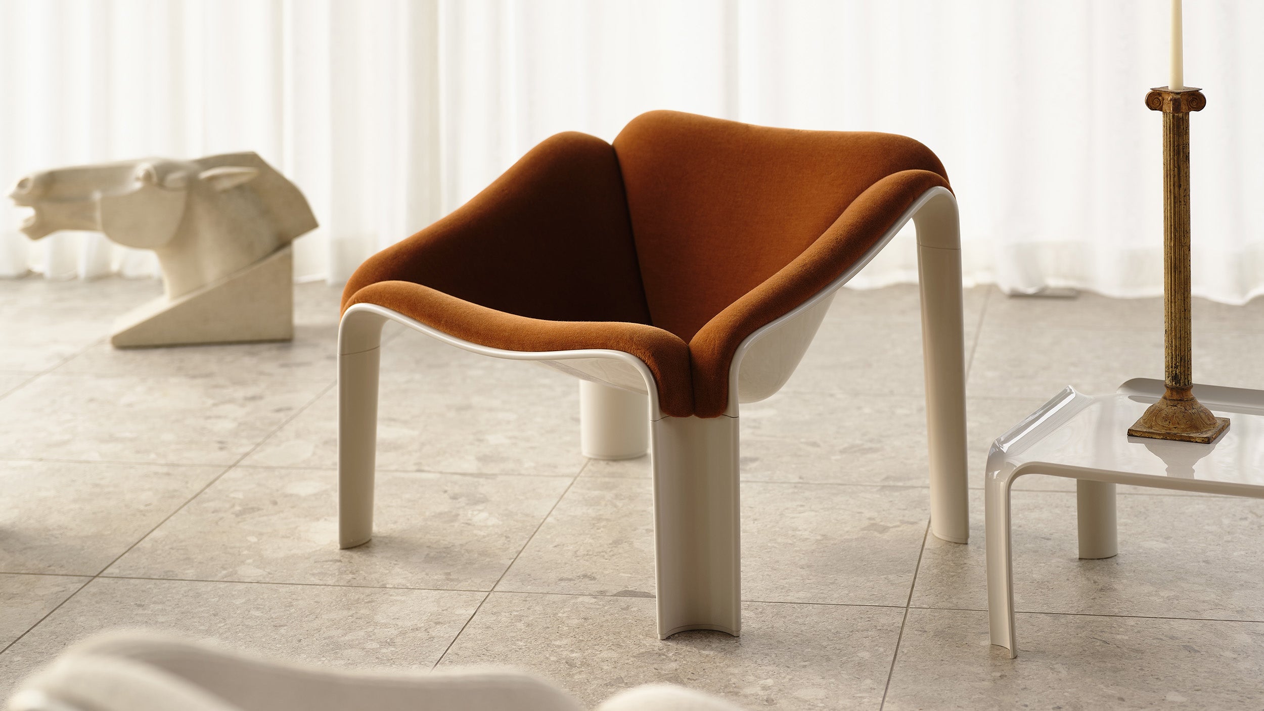 Rust - Alabaster White / Desktop / F300 Lounge Chair, designed by Pierre Paulin and made by Gubi