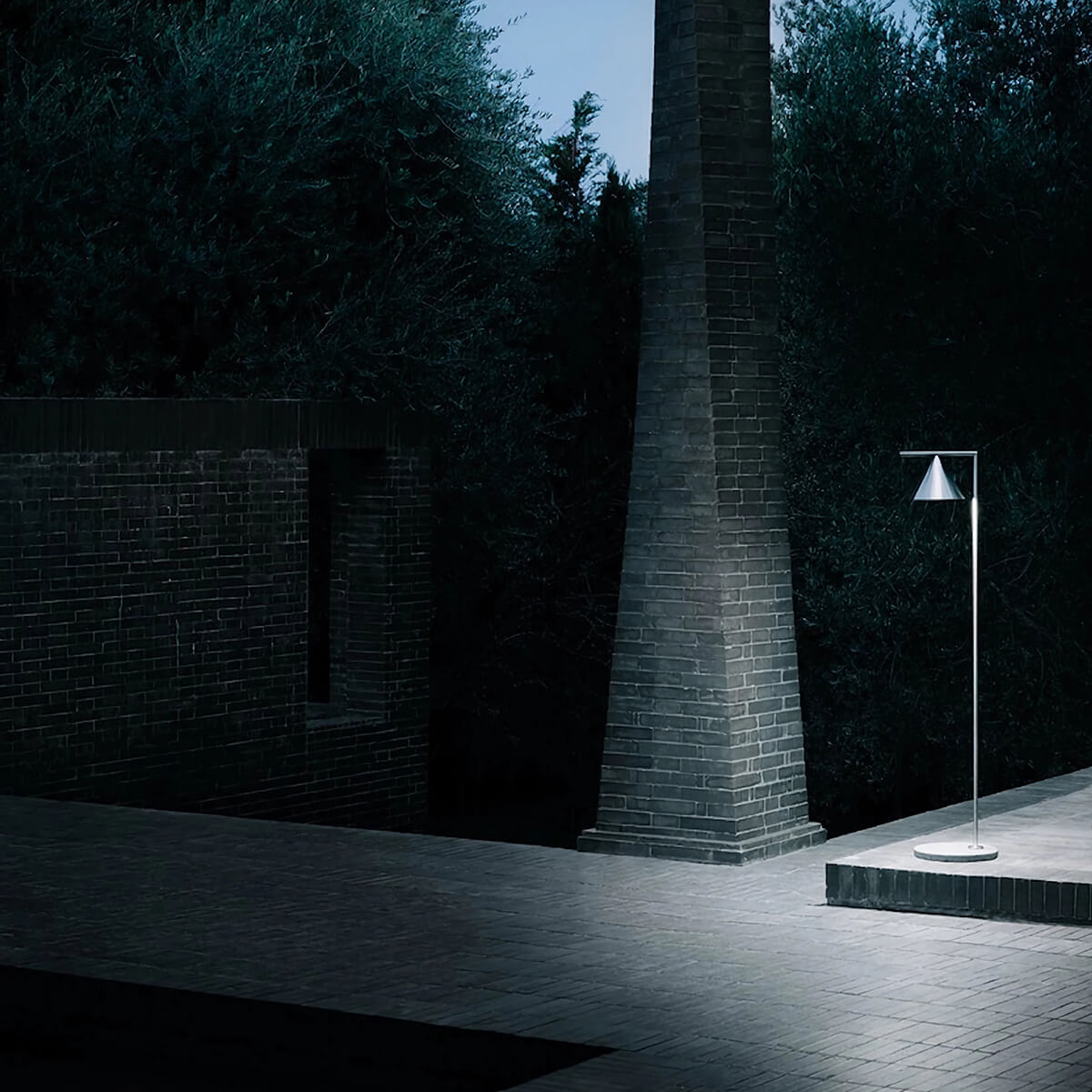 Mobile / WhiteMenu / Captain Flint, designed by Michael Anastassiades made by Flos