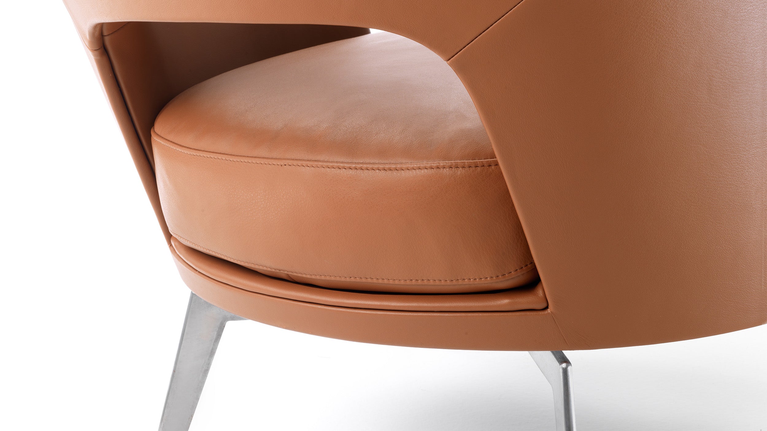 Desktop / Gatsby Armchair, designed by Antonio Citterio for Flexform