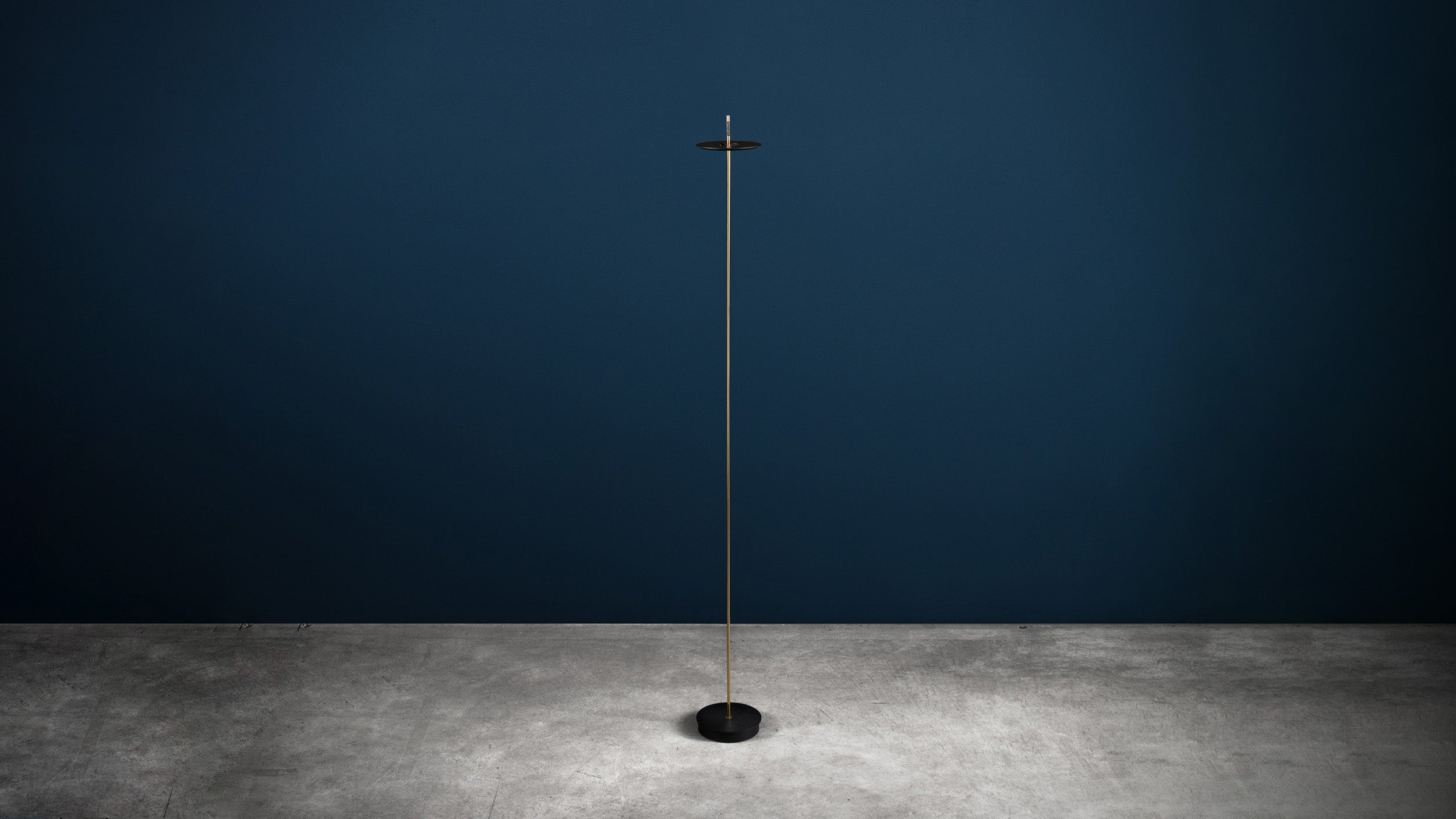 Desktop / Giulietta BE Floor Lamp, by Catellani & Smith