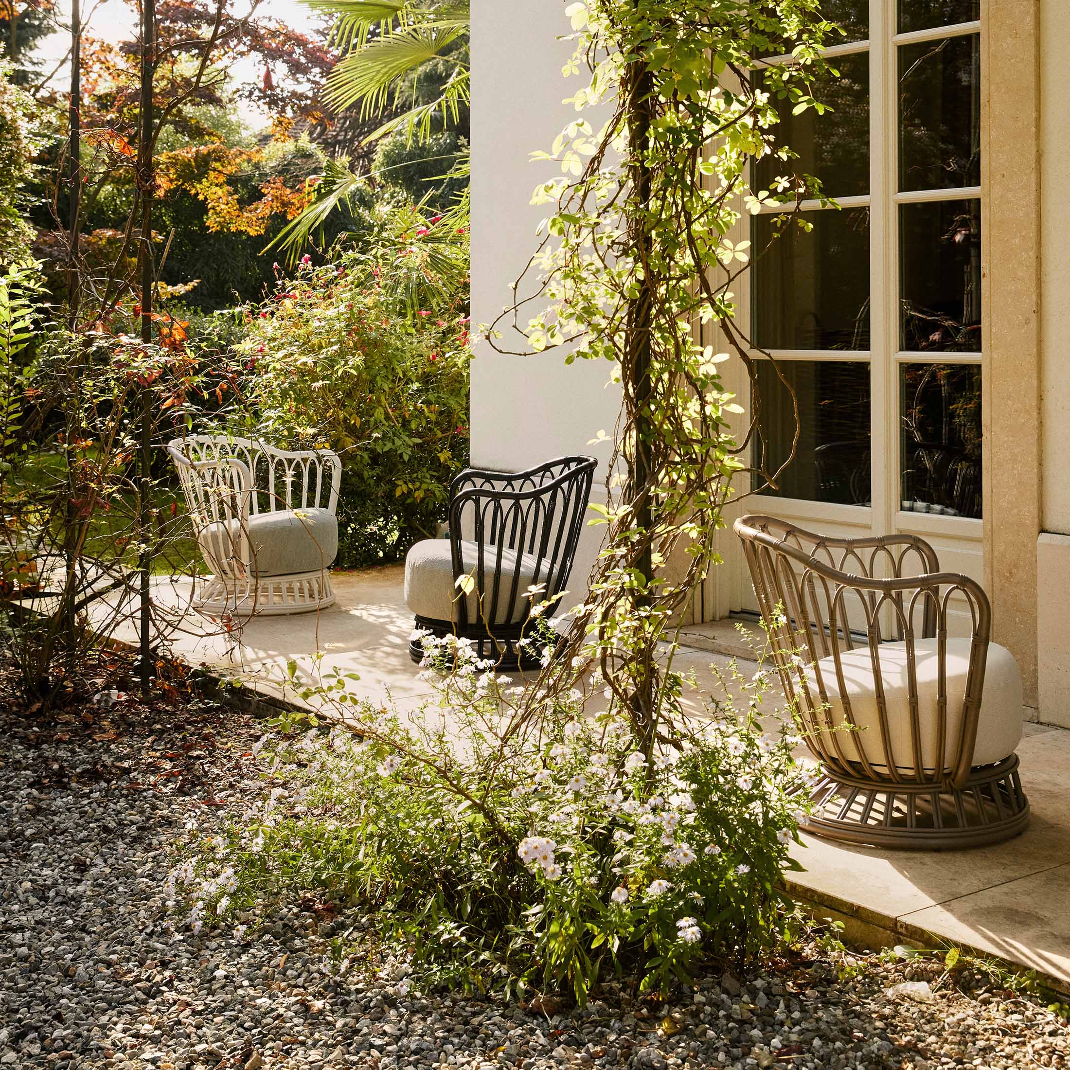 Mobile / Grace Outdoor Lounge Chair, designed by Tove Kindt-Larsen and made by Gubi