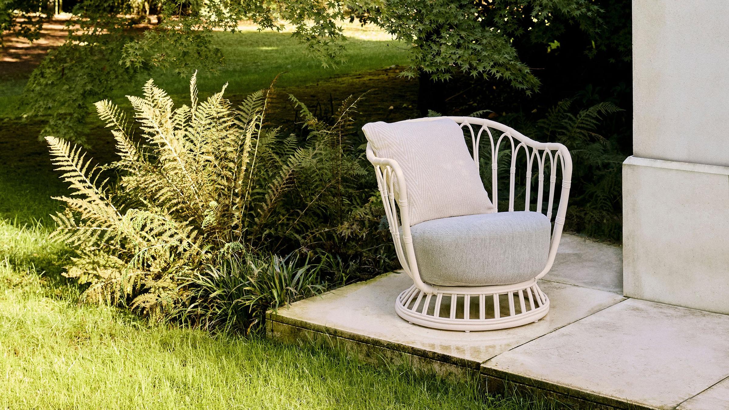 GUBI Lounge Chair Grace Outdoor Lounge Chair