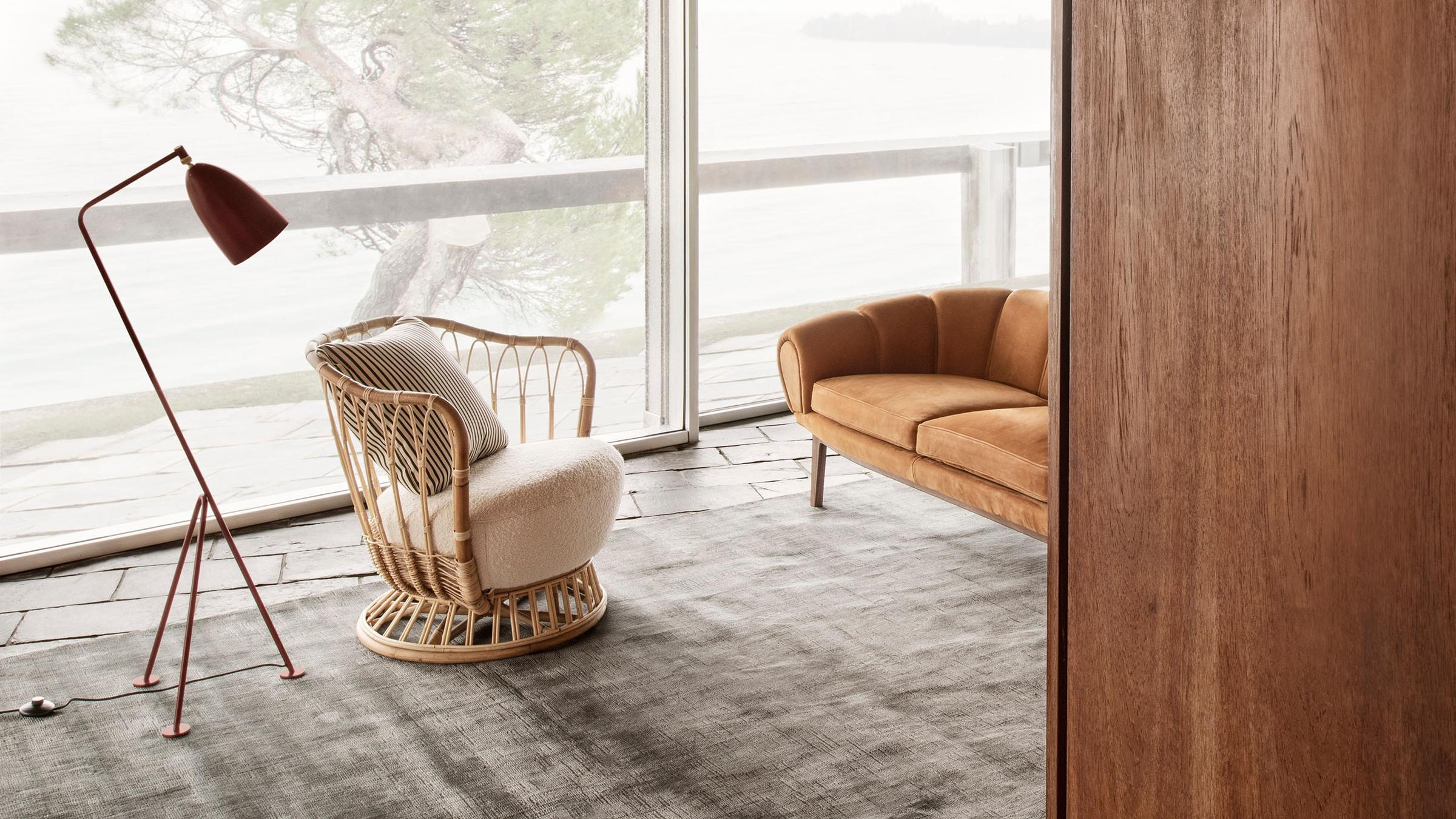 Desktop / Gräshoppa Floor Lamp, designed by Greta M. Grossman and made by Gubi