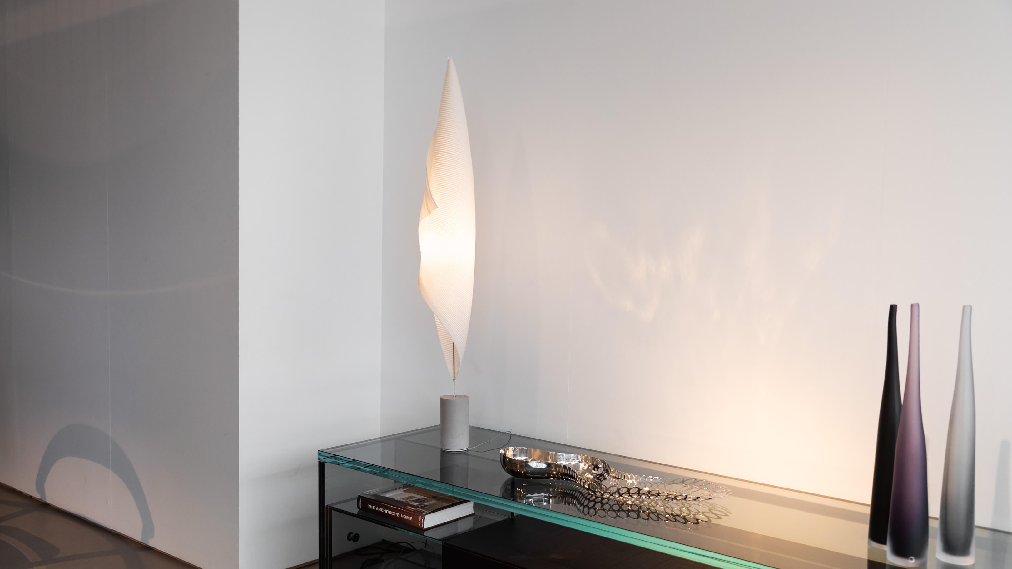 Small / Desktop / WhiteMenu / Wo-Tum-Bu Floor Lamp