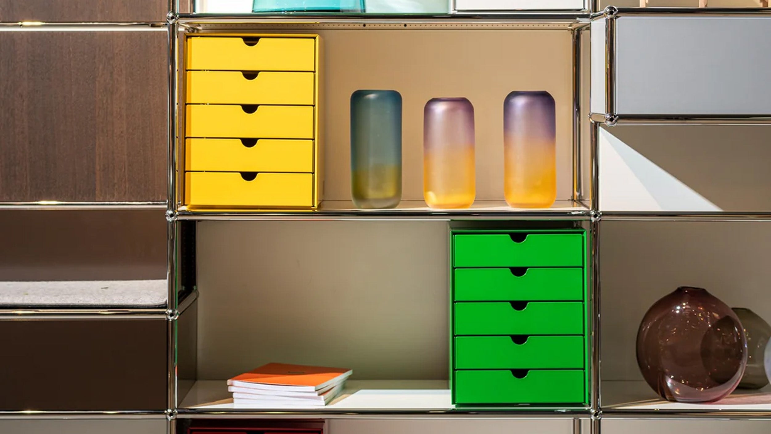 Desktop / Inos 5 Drawer Set (K1), made by USM Haller