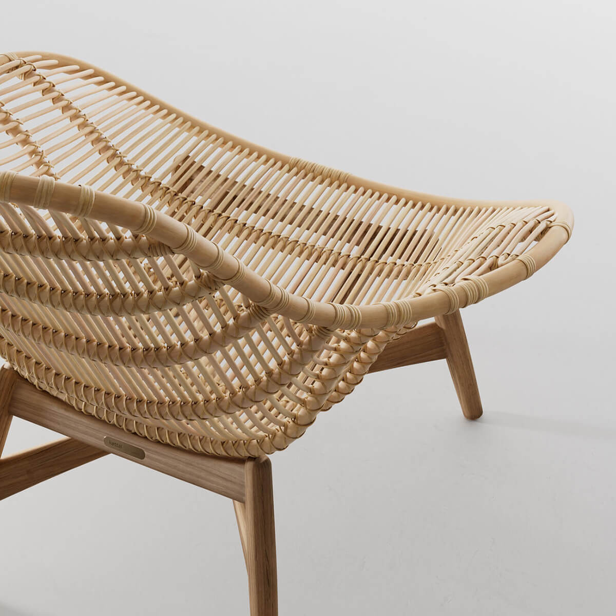 Mobile / WhiteMenu / Tou Club Armchair, desigend by Naoto Fukasawa