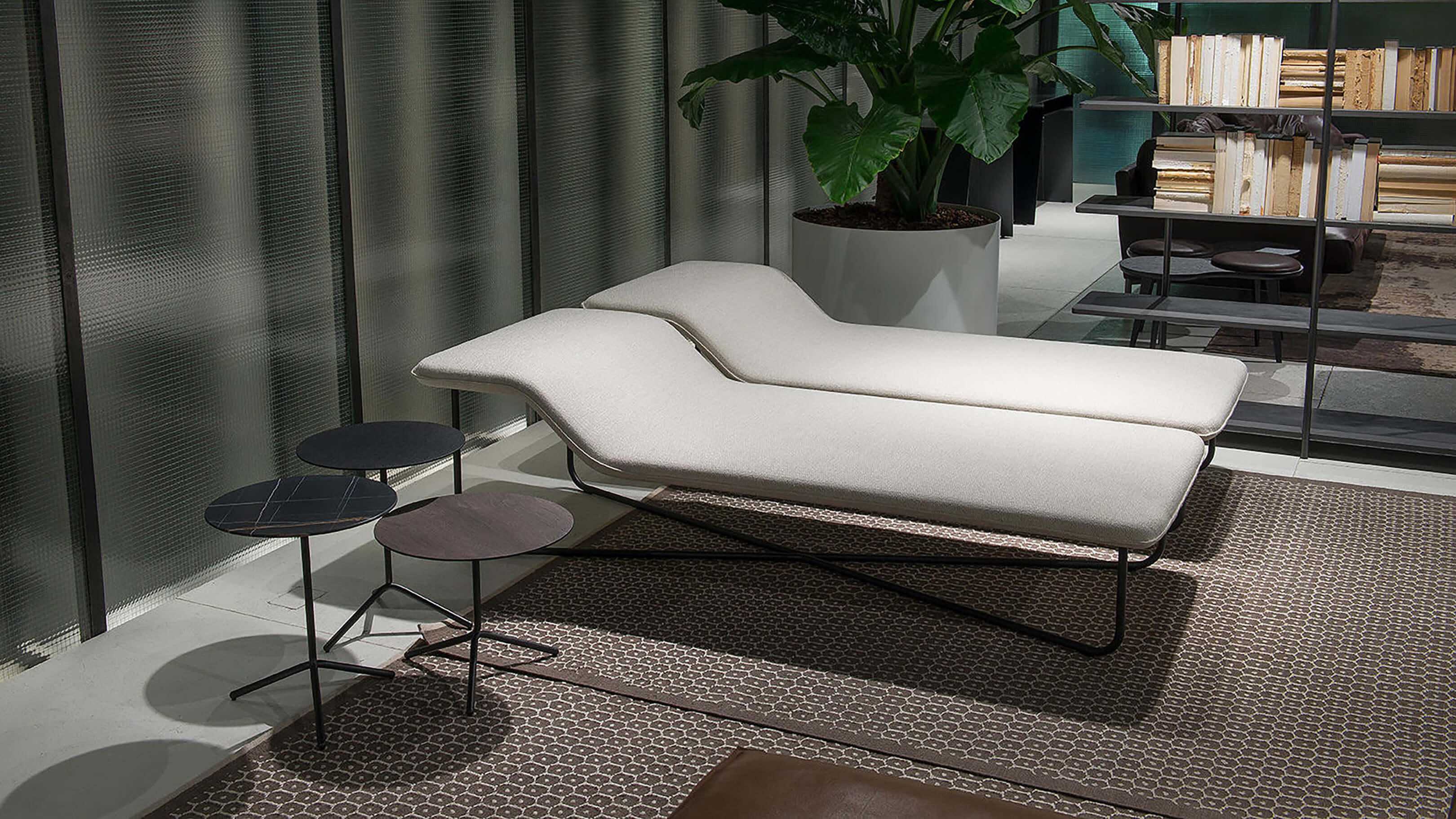 Desktop / BlackMenu / Clivio, designed by Keiji Takeuchi made by Living Divani