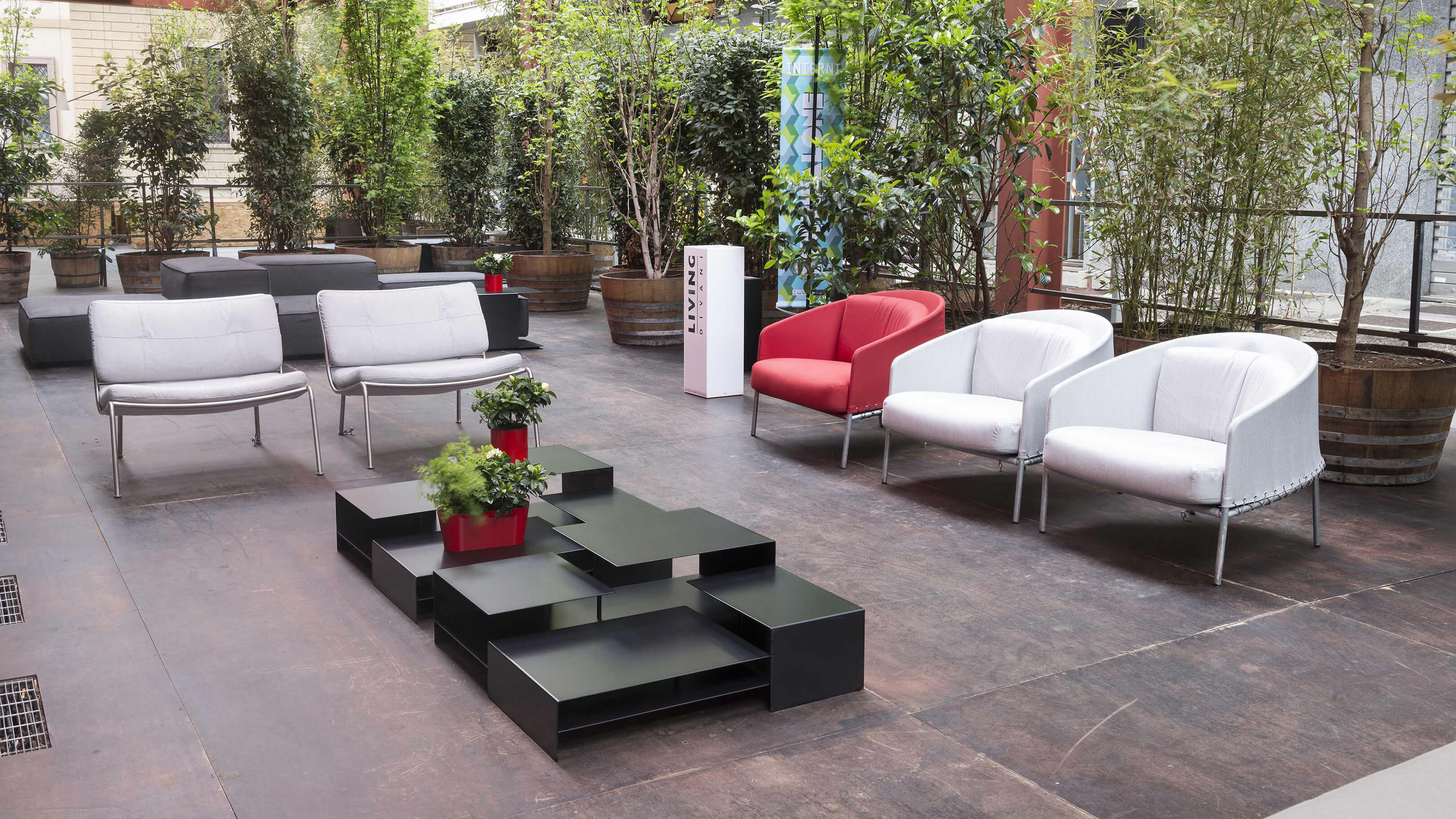 Desktop / WhiteMenu / Poncho, designed by LucidiPevere made by Living Divani