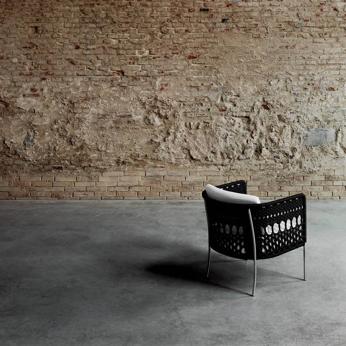 Mobile / WhiteMenu / Tombolo Armchair, designed by Piero Lissoni made by Living Divani