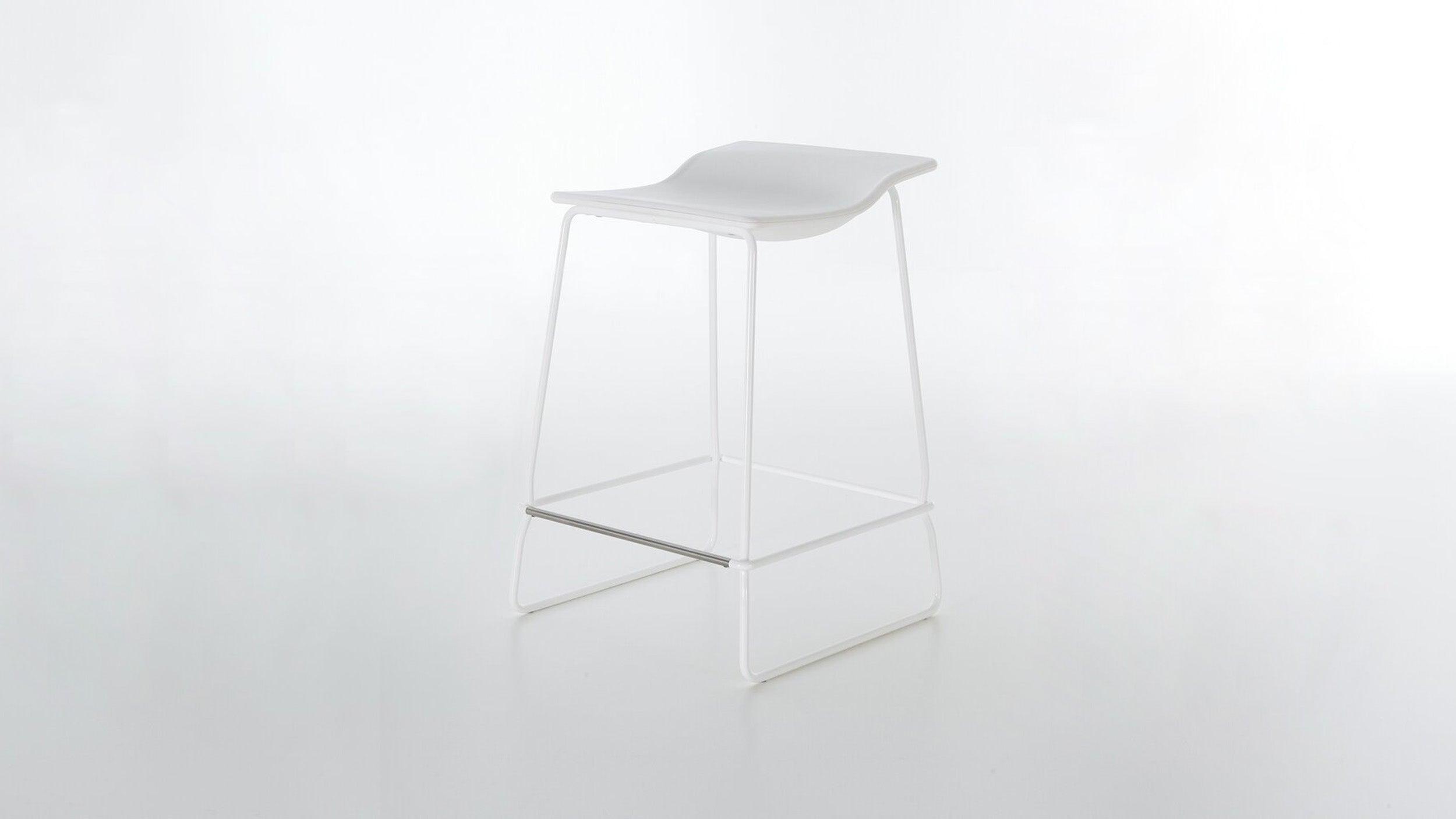 Desktop / Last Minute Medium Stool, designed by Patricia Urquiola for Viccarbe