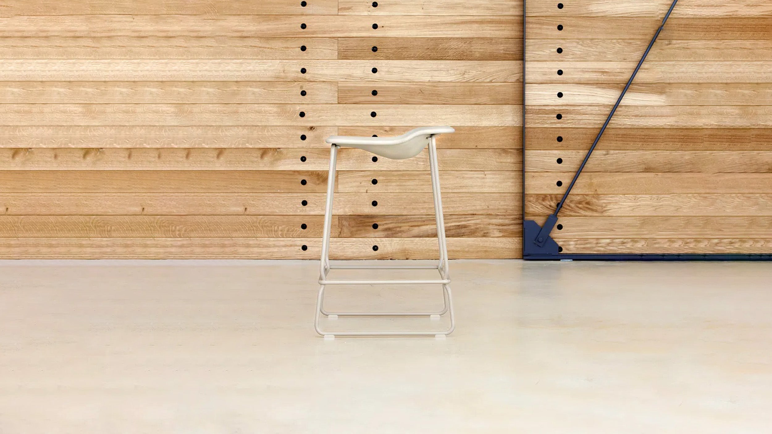 Desktop / Last Minute Medium Stool, designed by Patricia Urquiola for Viccarbe