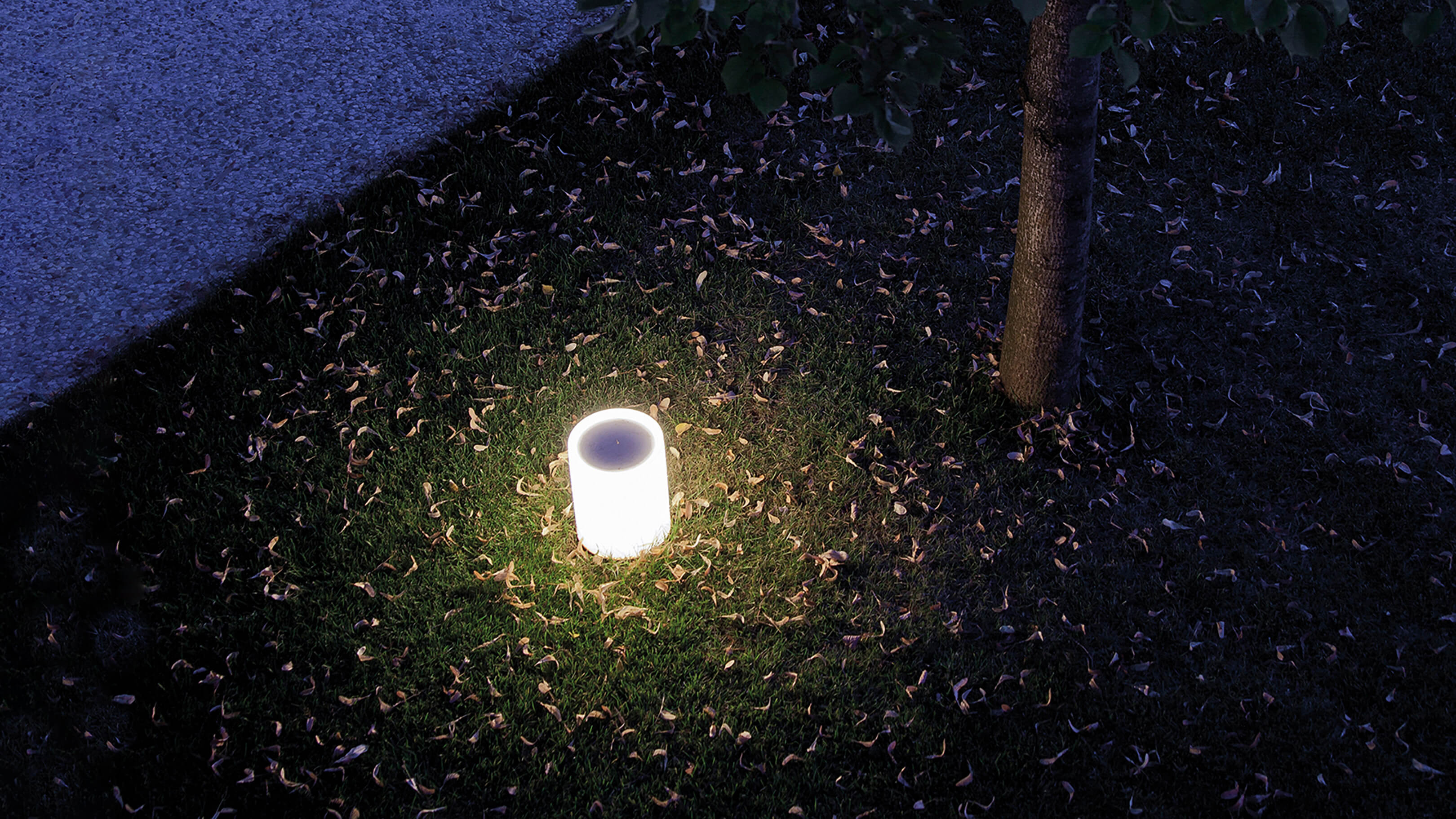 Desktop / WhiteMenu / Lenta Outdoor Floor Lamp, Designed by Bestetti Associati and Davide Groppi