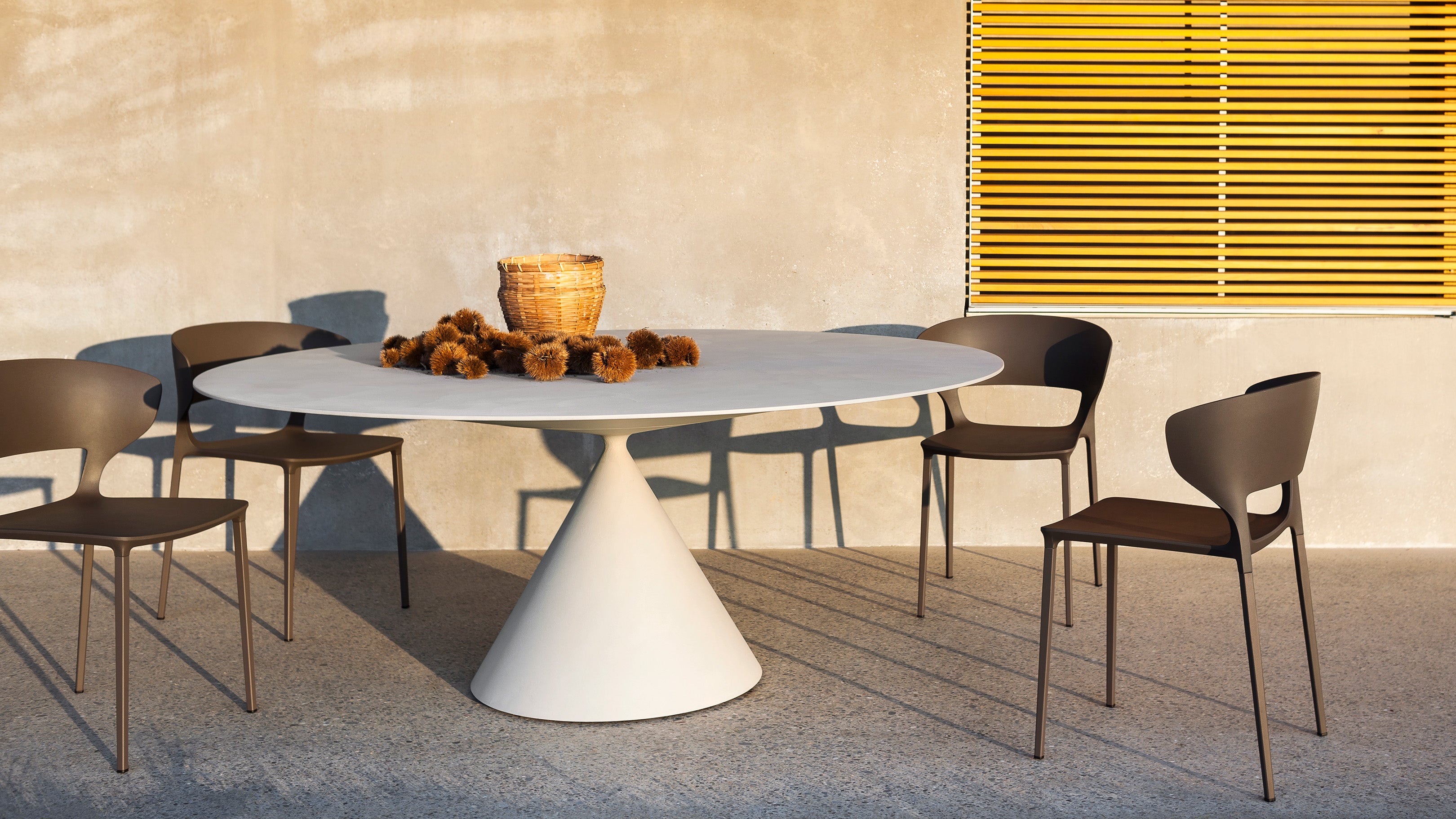 Desktop / Koki Chair, made by Desalto