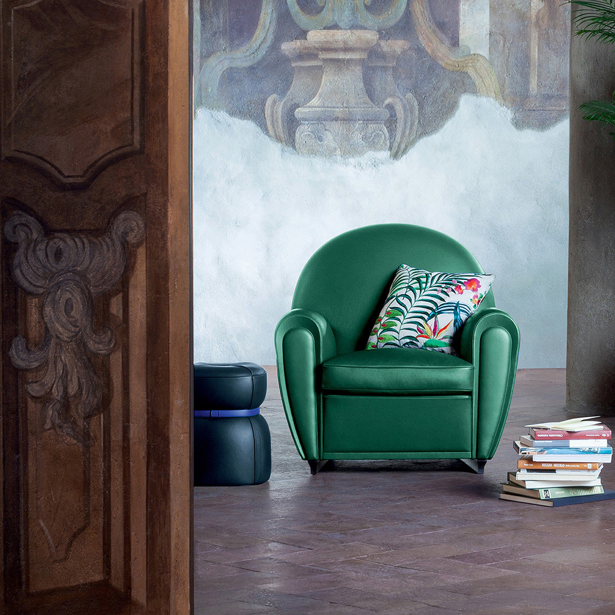 Mobile / Vanity Fair Armchair by Poltrona Frau