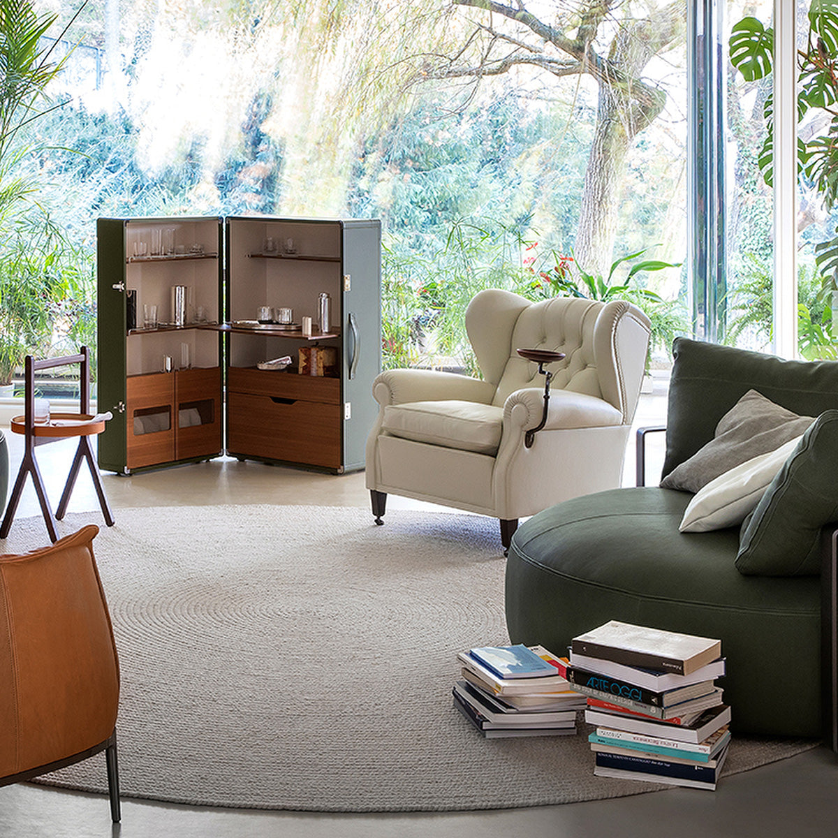 Mobile / 1919 Armchair by Poltrona Frau