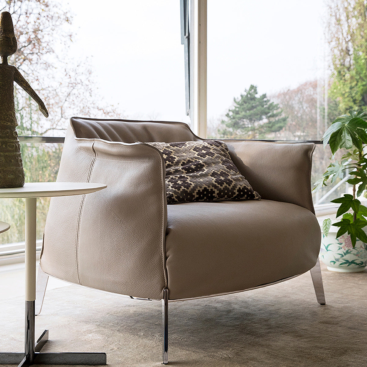 Mobile / Archibald Gran Comfort Armchair, designed by Jean-Marie Massaud for Poltrona Frau