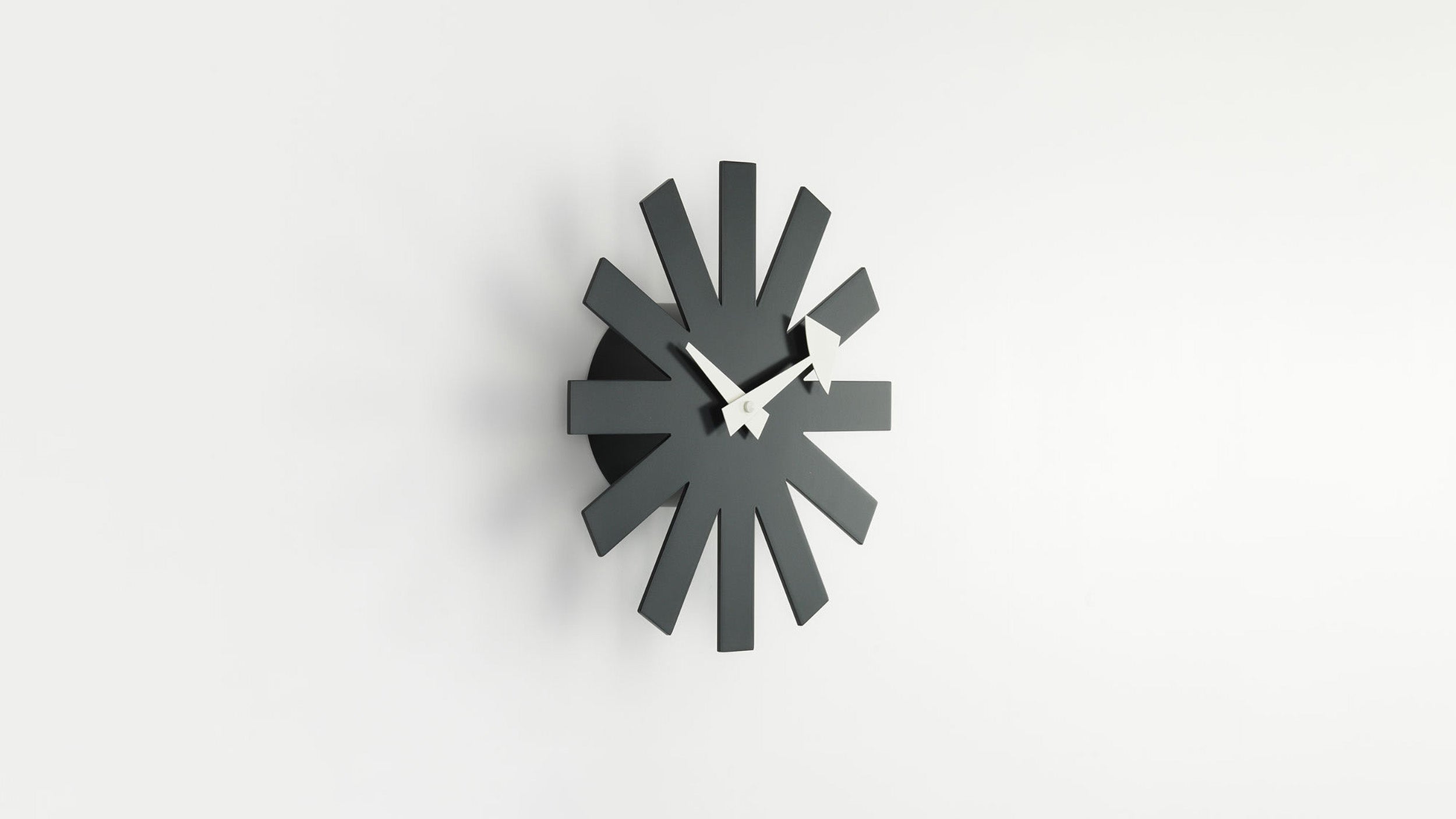 Desktop / Asterisk Clock, designed by George Nelson made by Vitra