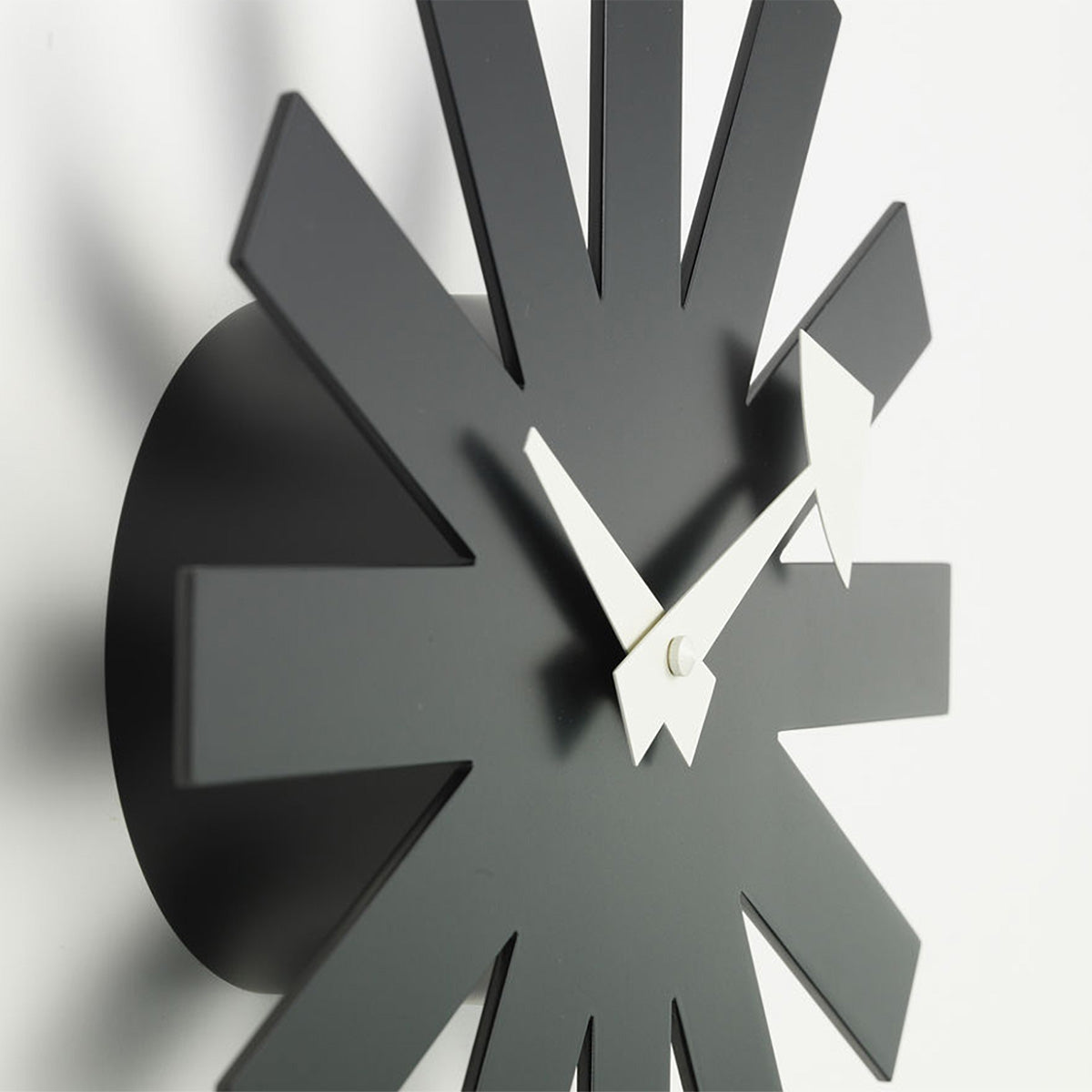 Mobile / Asterisk Clock, designed by George Nelson made by Vitra