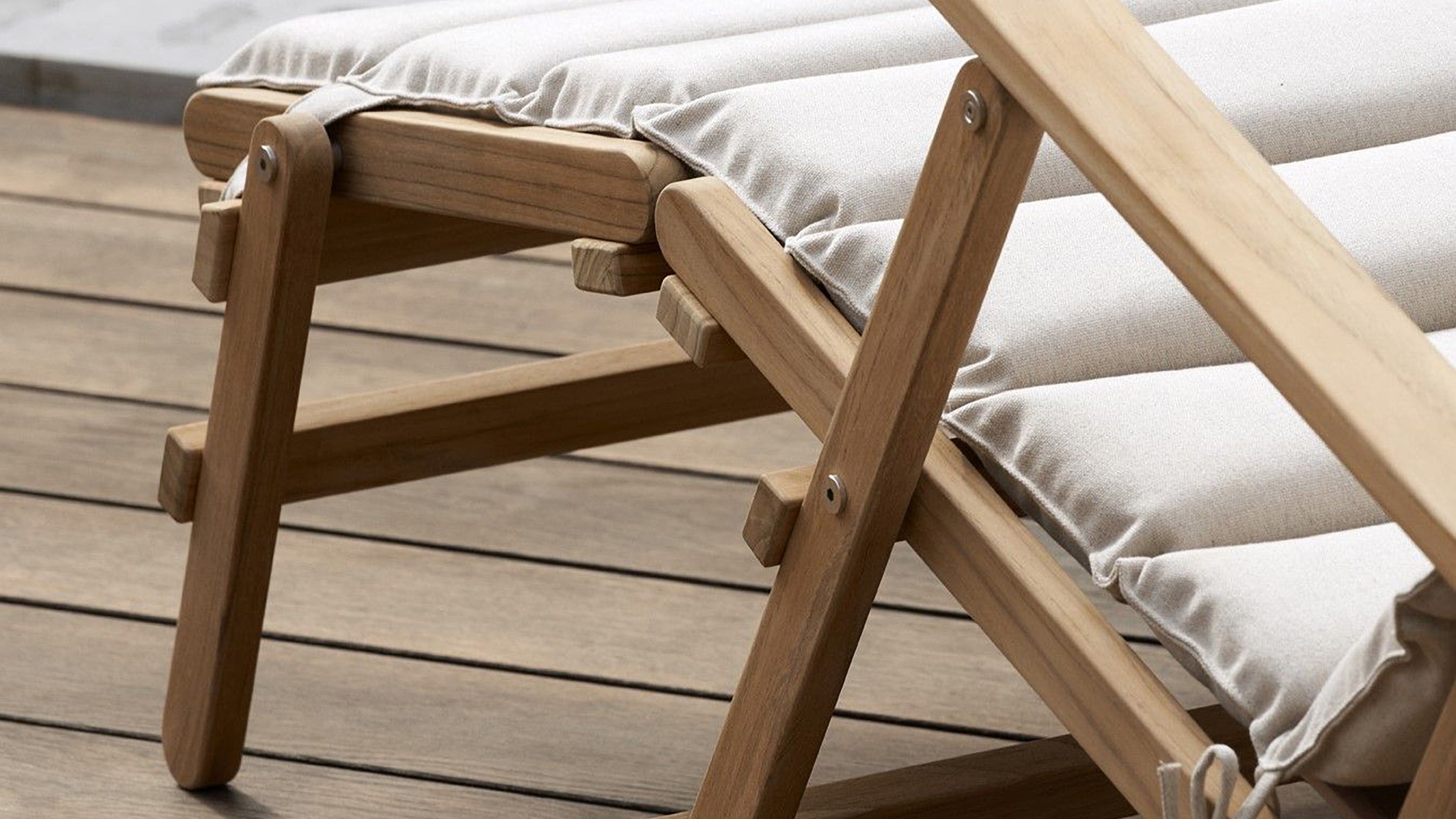 Desktop / BM5568 Deck Chair with Footrest, designed by Borge Mogensen for Carl Hansen and Son