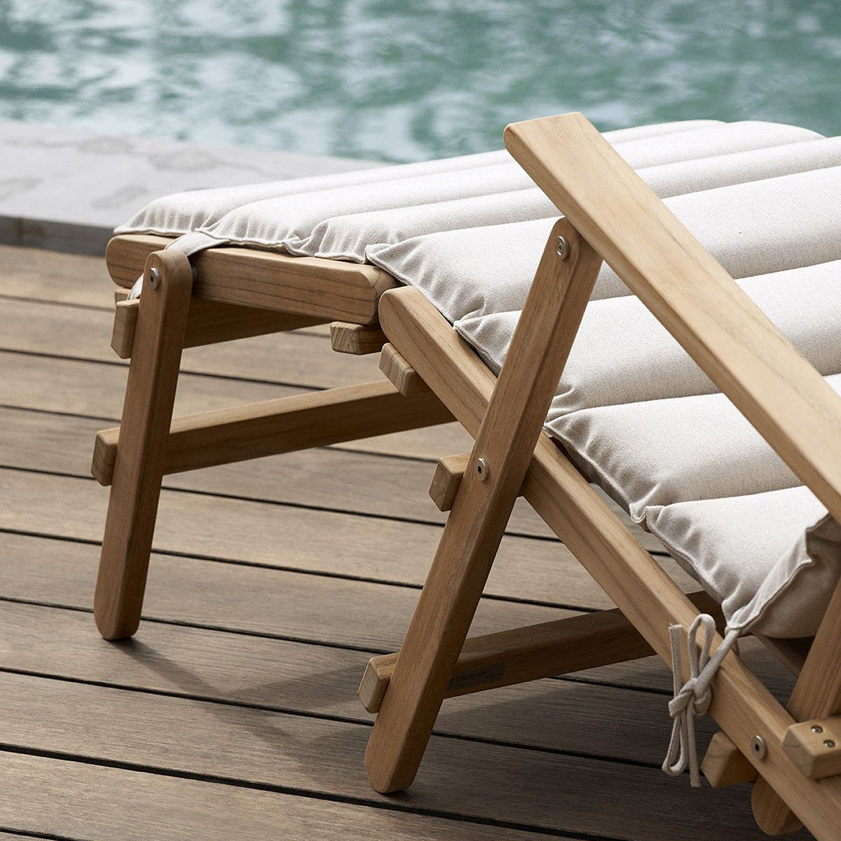 Mobile / BM5568 Deck Chair with Footrest, designed by Borge Mogensen for Carl Hansen and Son