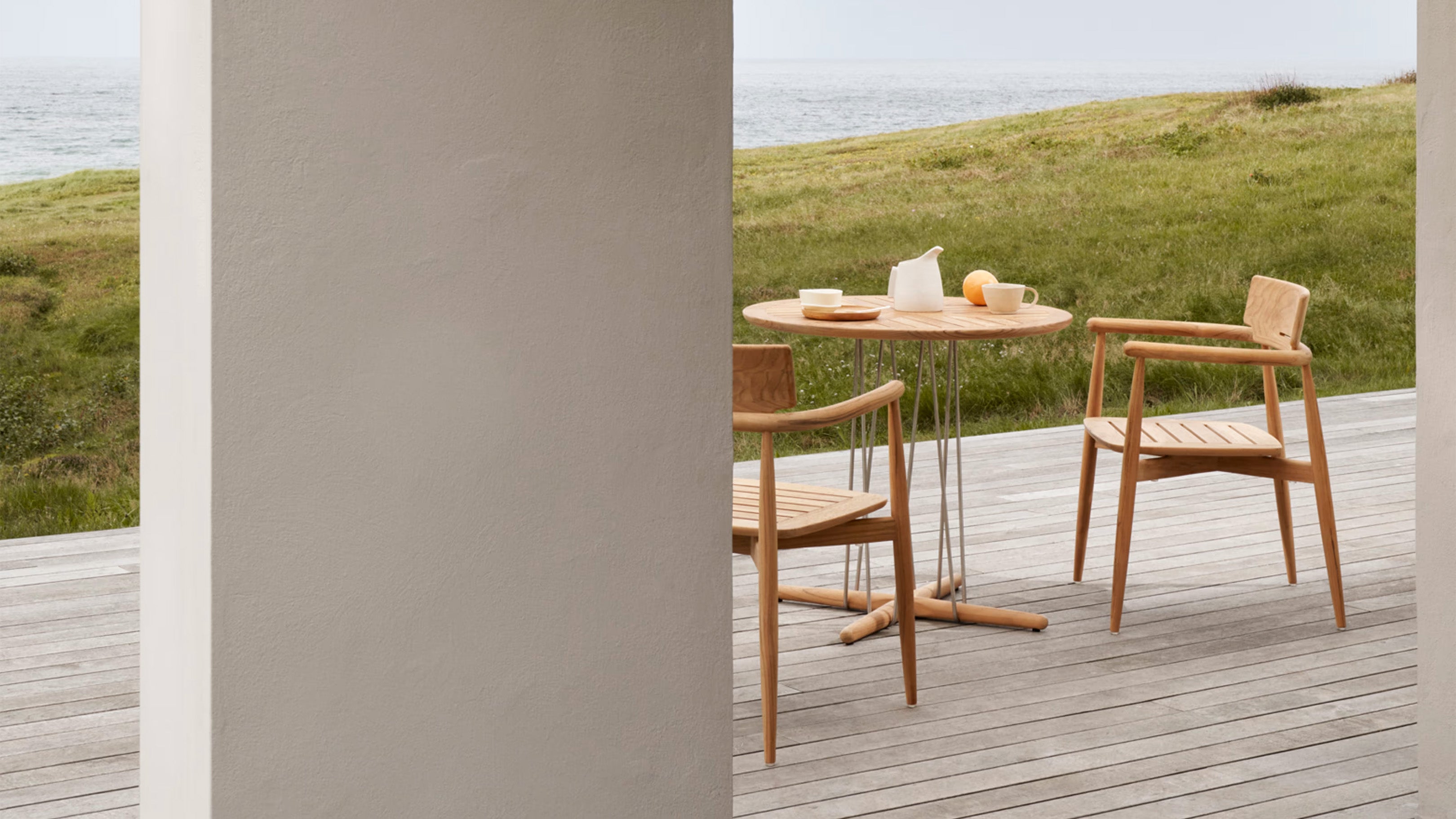 Desktop / E022 Embrace Outdoor Dining Table designed by EOOS for Carl Hansen & Son