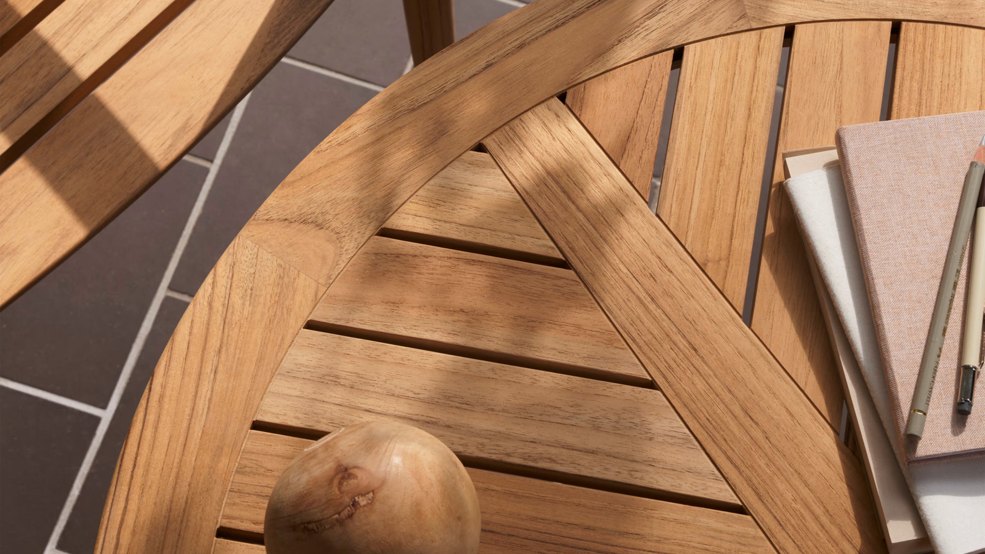 Desktop / E022 Embrace Outdoor Dining Table designed by EOOS for Carl Hansen & Son