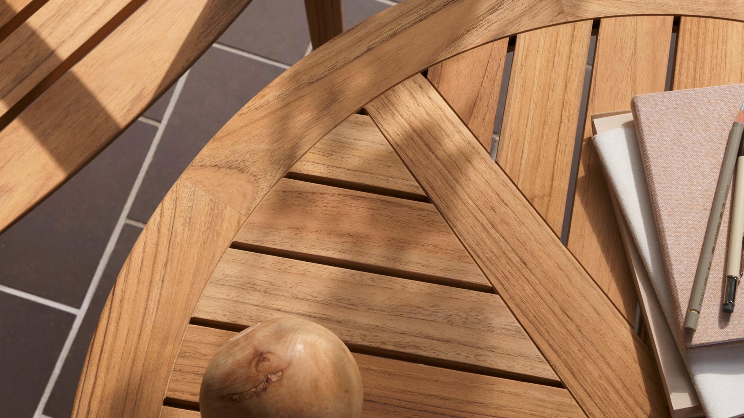 Carl Hansen & Søn E022 Embrace Outdoor Dining Table