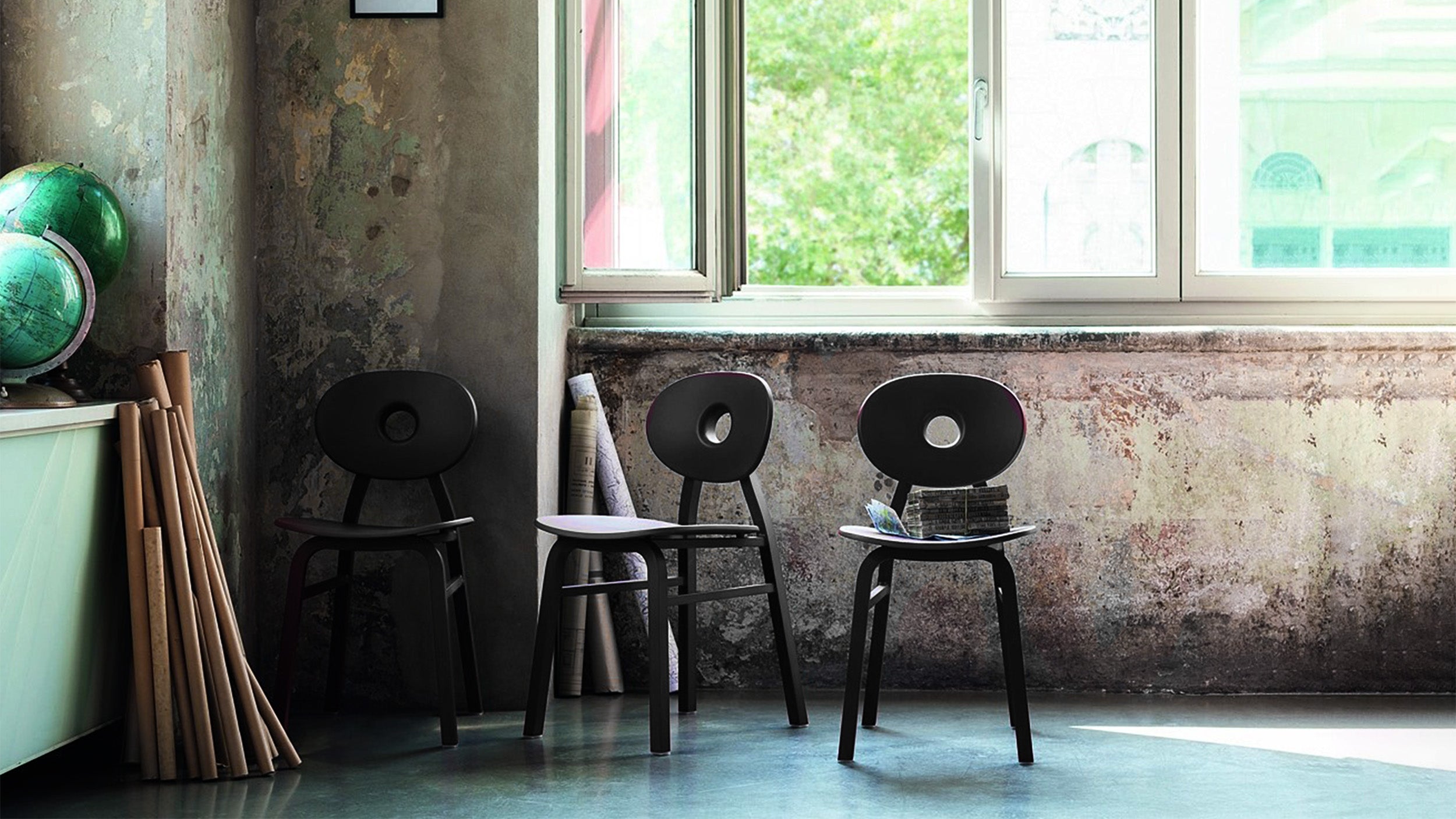 Desktop / The Elipse Chair, designed by Patrick Jouin for Zanotta