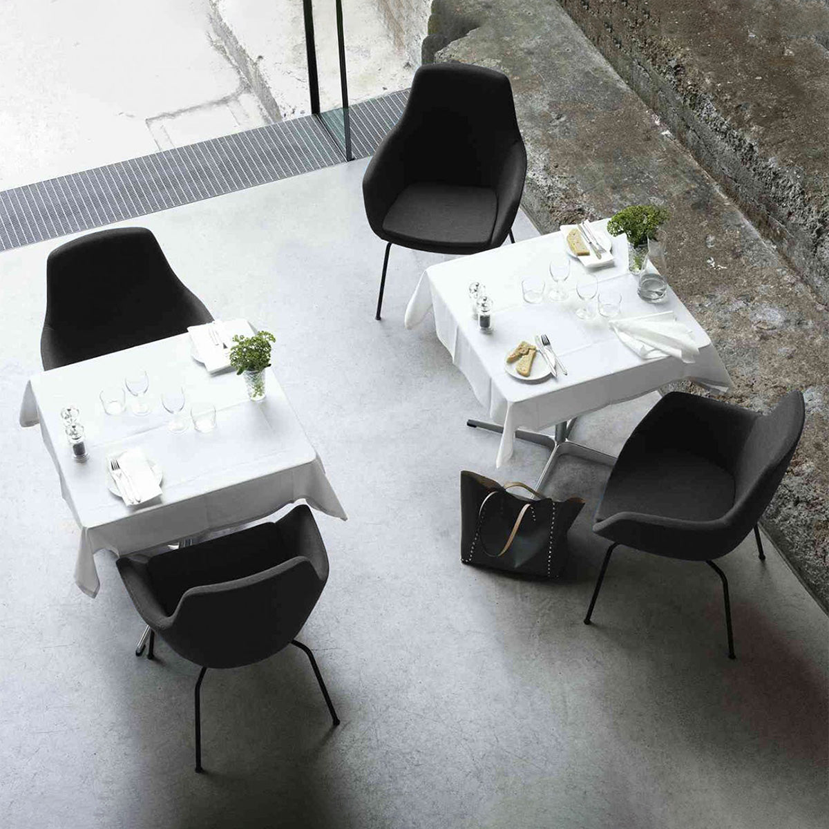 Gray / Mobile / Little Giraffe, designed by Arne Jacobsen