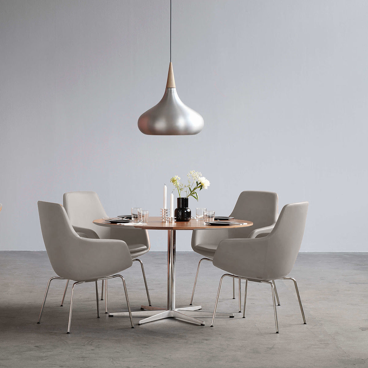 Beige / Mobile / Little Giraffe, designed by Arne Jacobsen