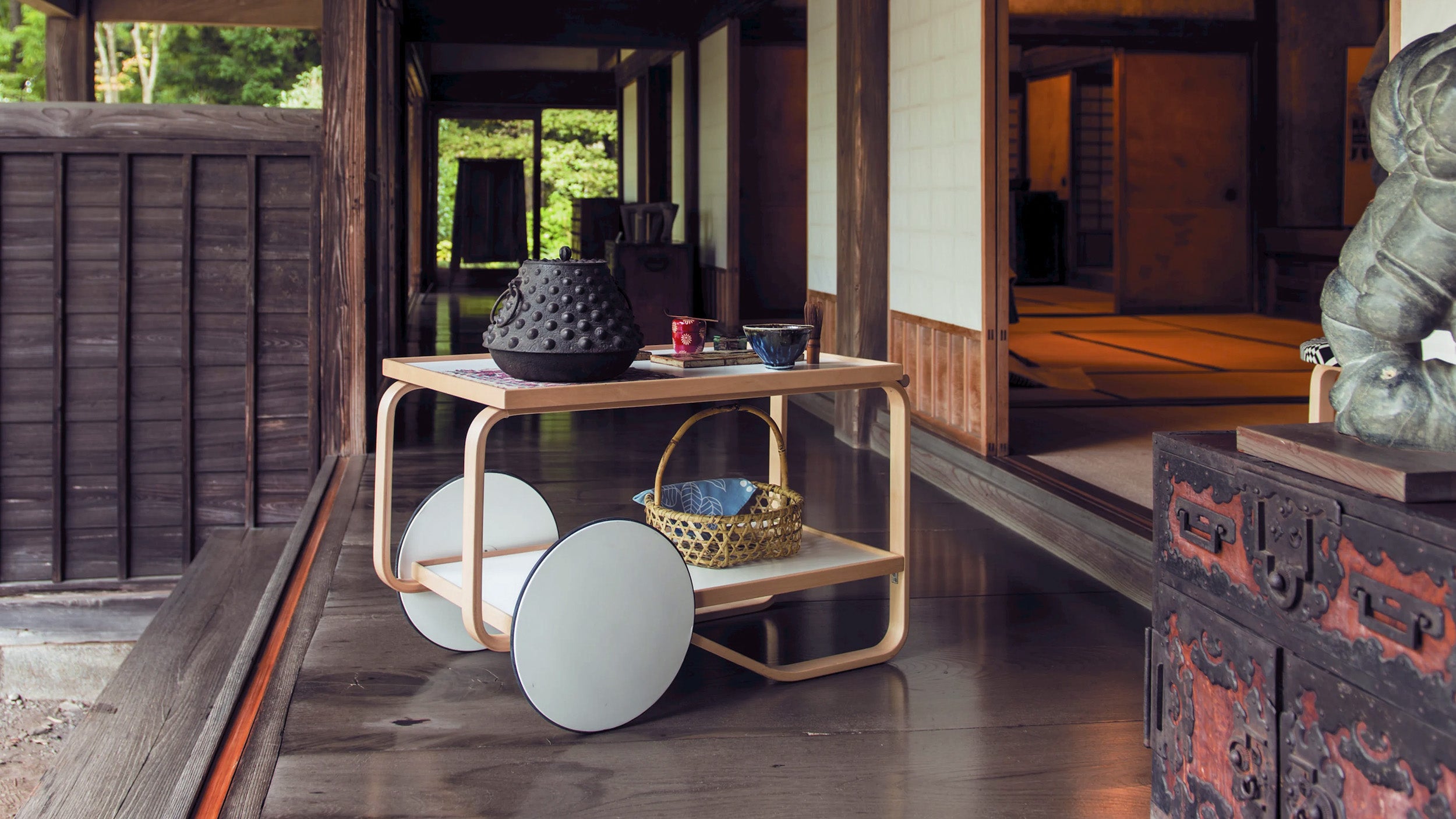 Desktop / Tea Trolley 901, designed by Alvar Aalto for Artek