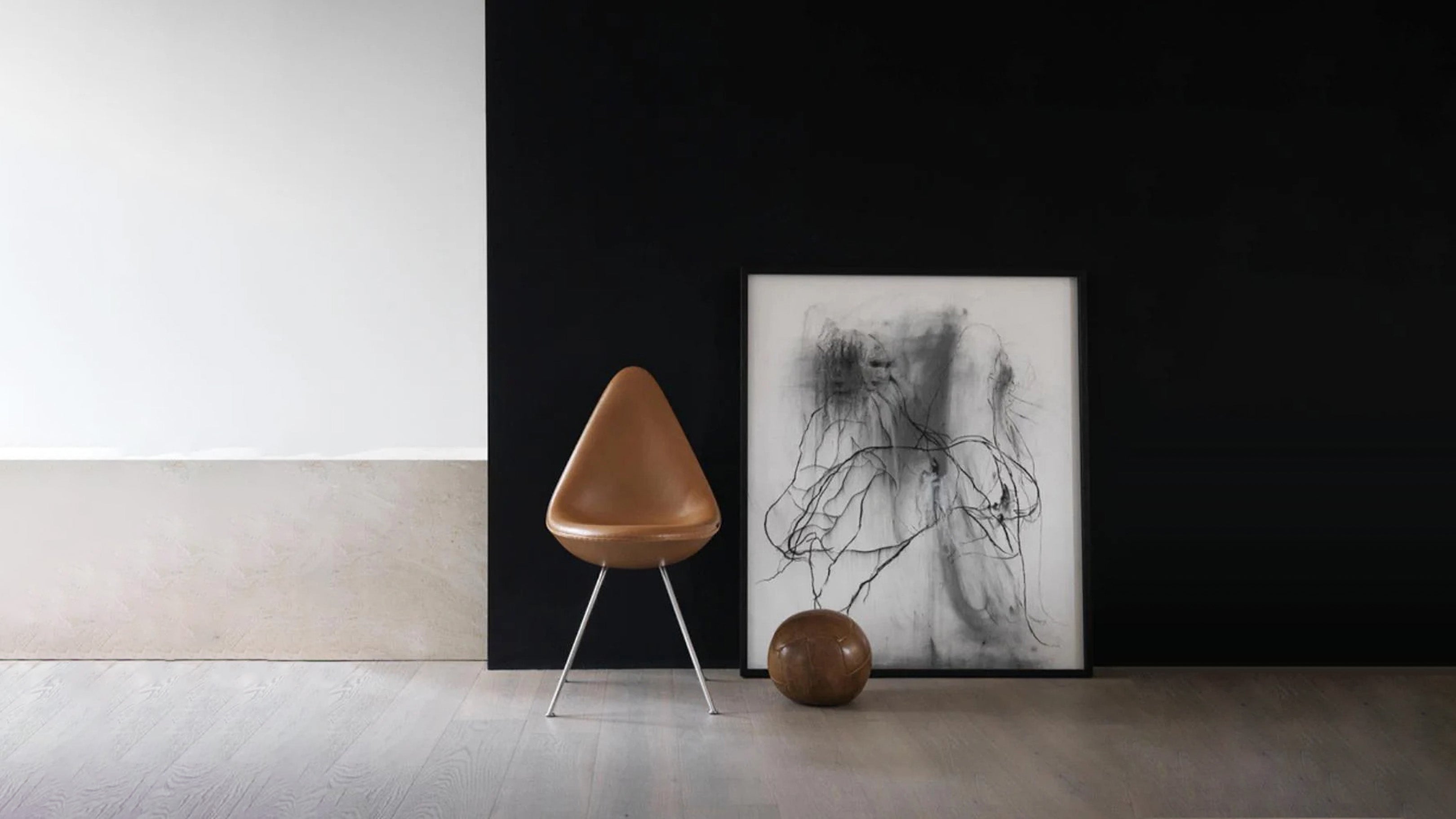 Desktop / Drop Chair, designed by Arne Jacobsen