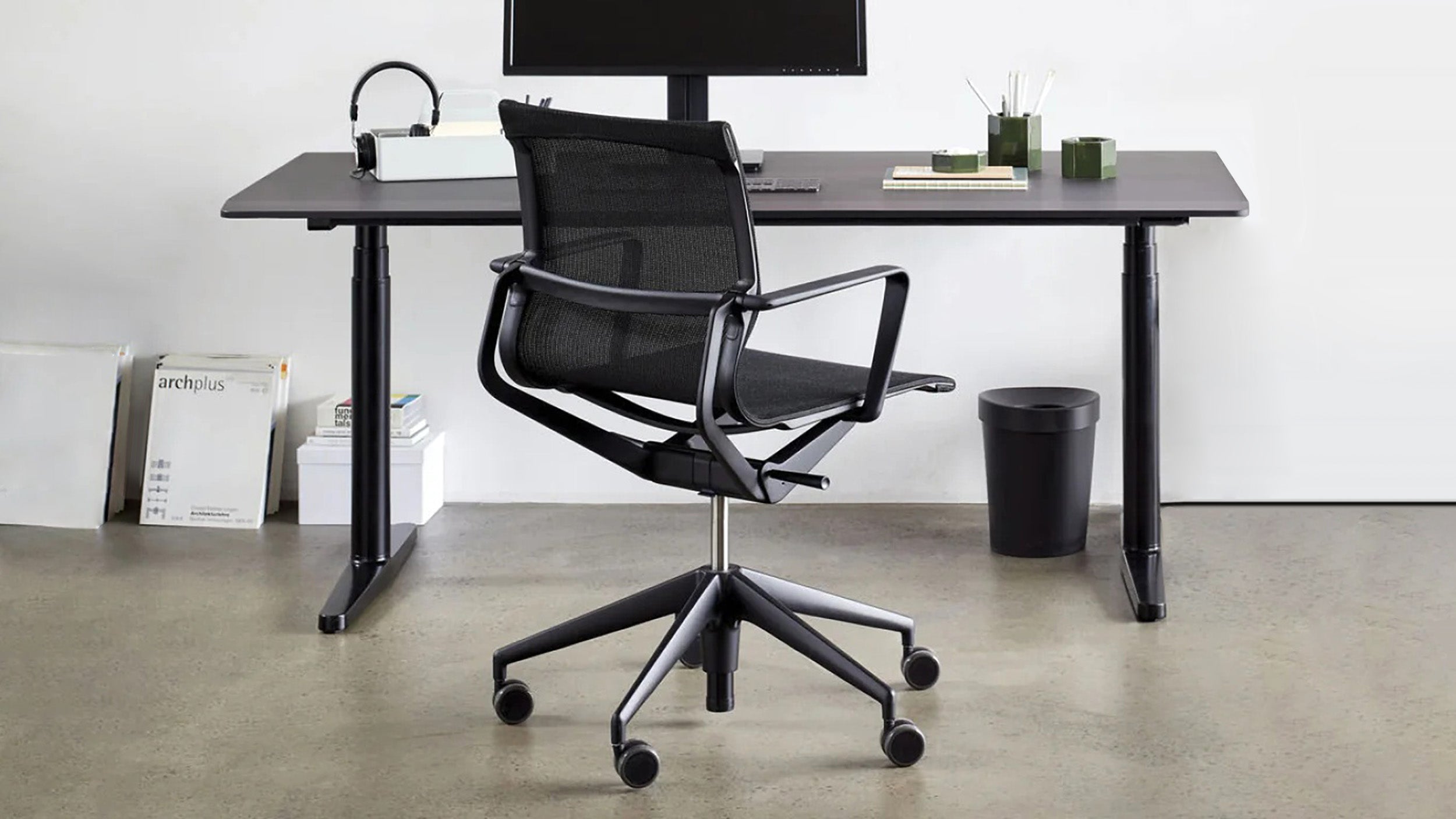 Desktop / Physix Office Chair in Deep Black, designed by Alberto Meda for Vitra