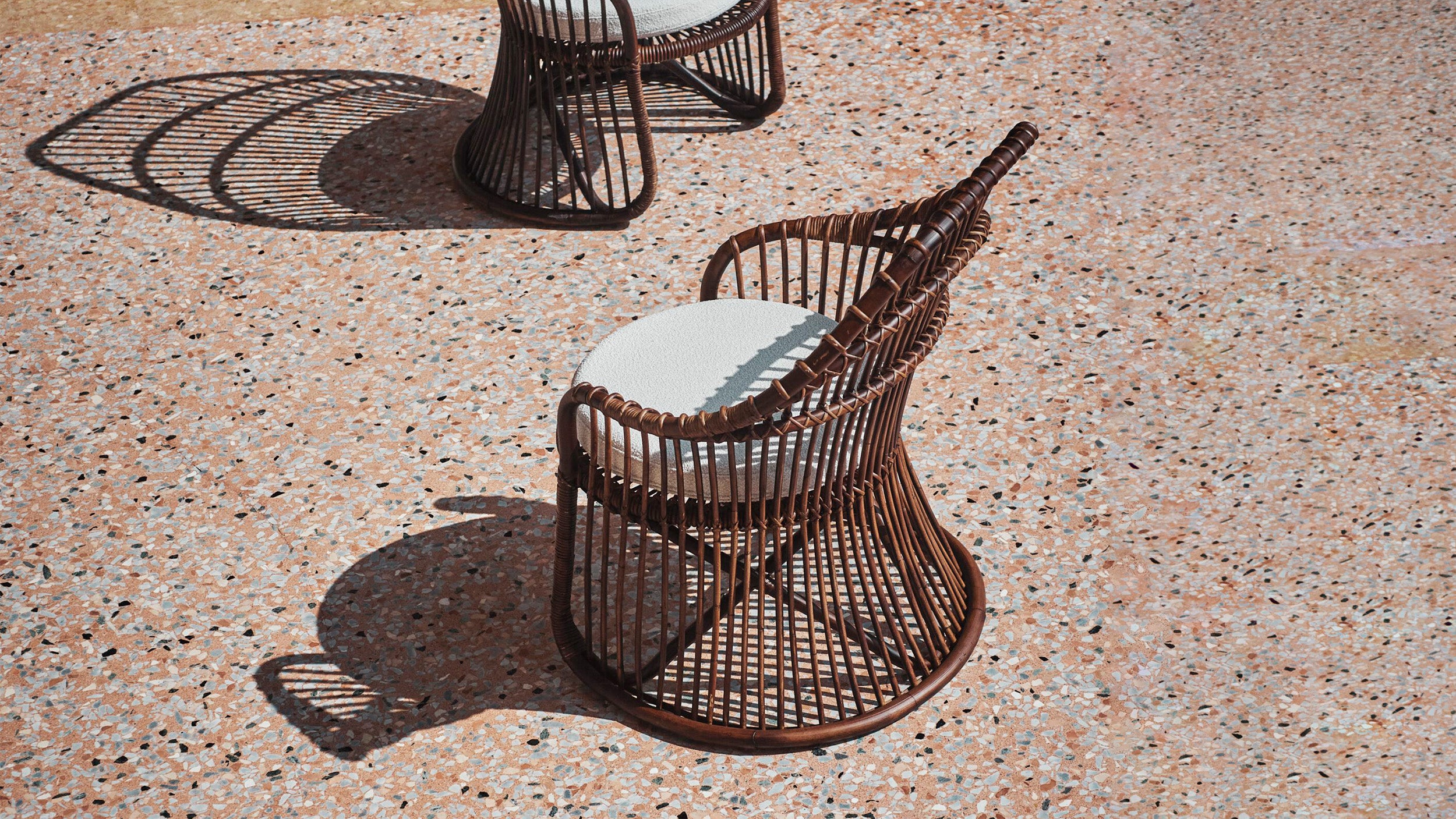 Desktop / Martingala Chair 1959 by Exteta