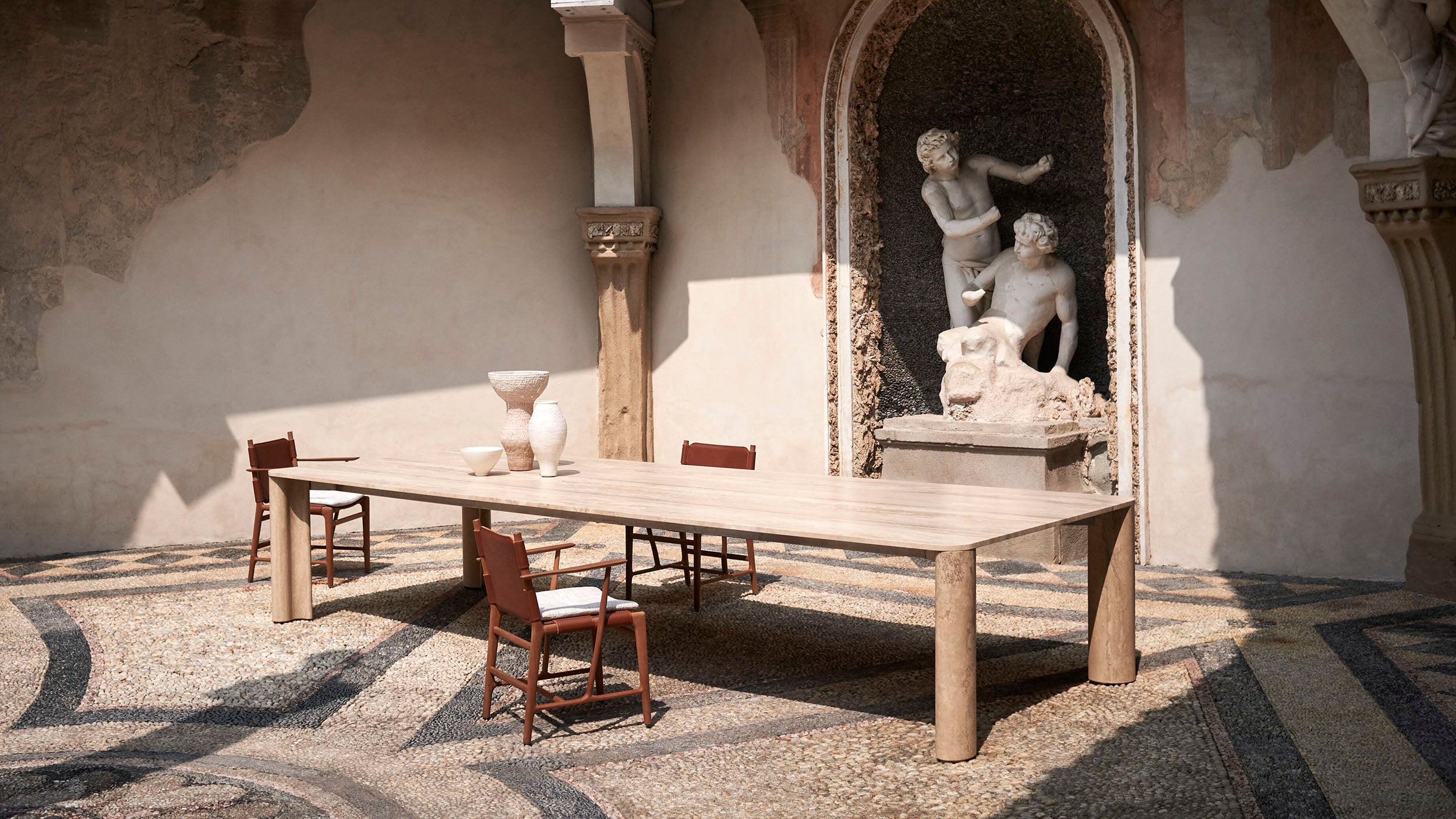 Desktop / Michelangelo Dinner Table by Exteta