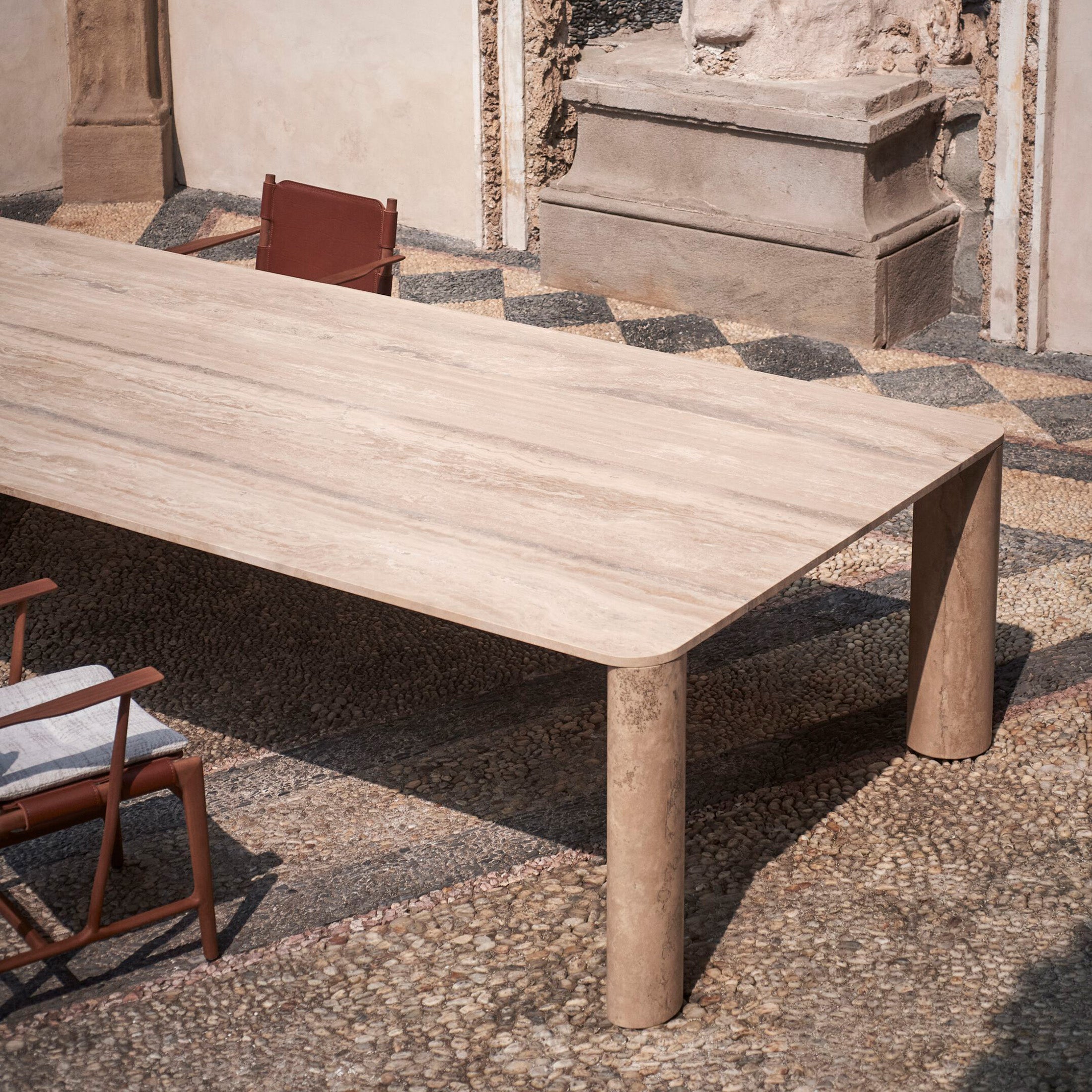 Mobile / Michelangelo Dinner Table by Exteta