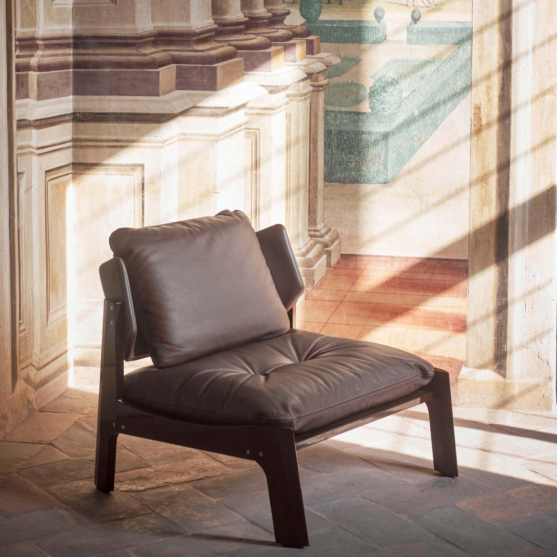 Mobile / No-Glue Armchair by Exteta
