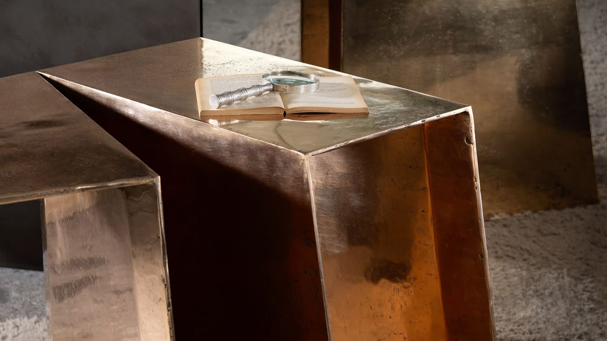 Desktop / Origami, designed by Ugo Cacciatori for Henge